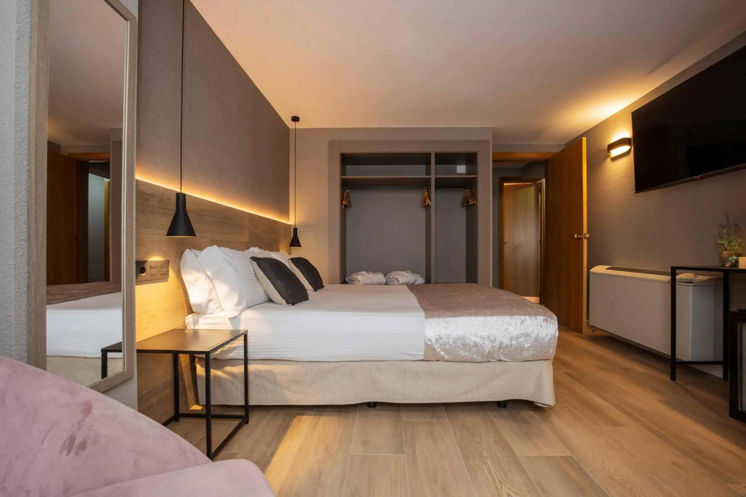 Bed in Yomo Eureka Bed in Yomo Eureka