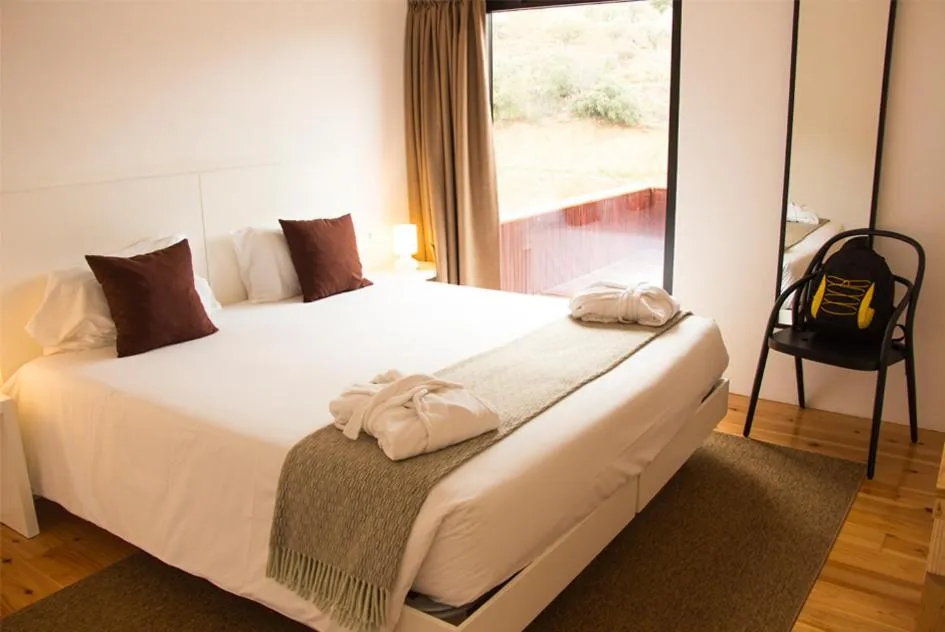 Bed in Longroiva Hotel Rural