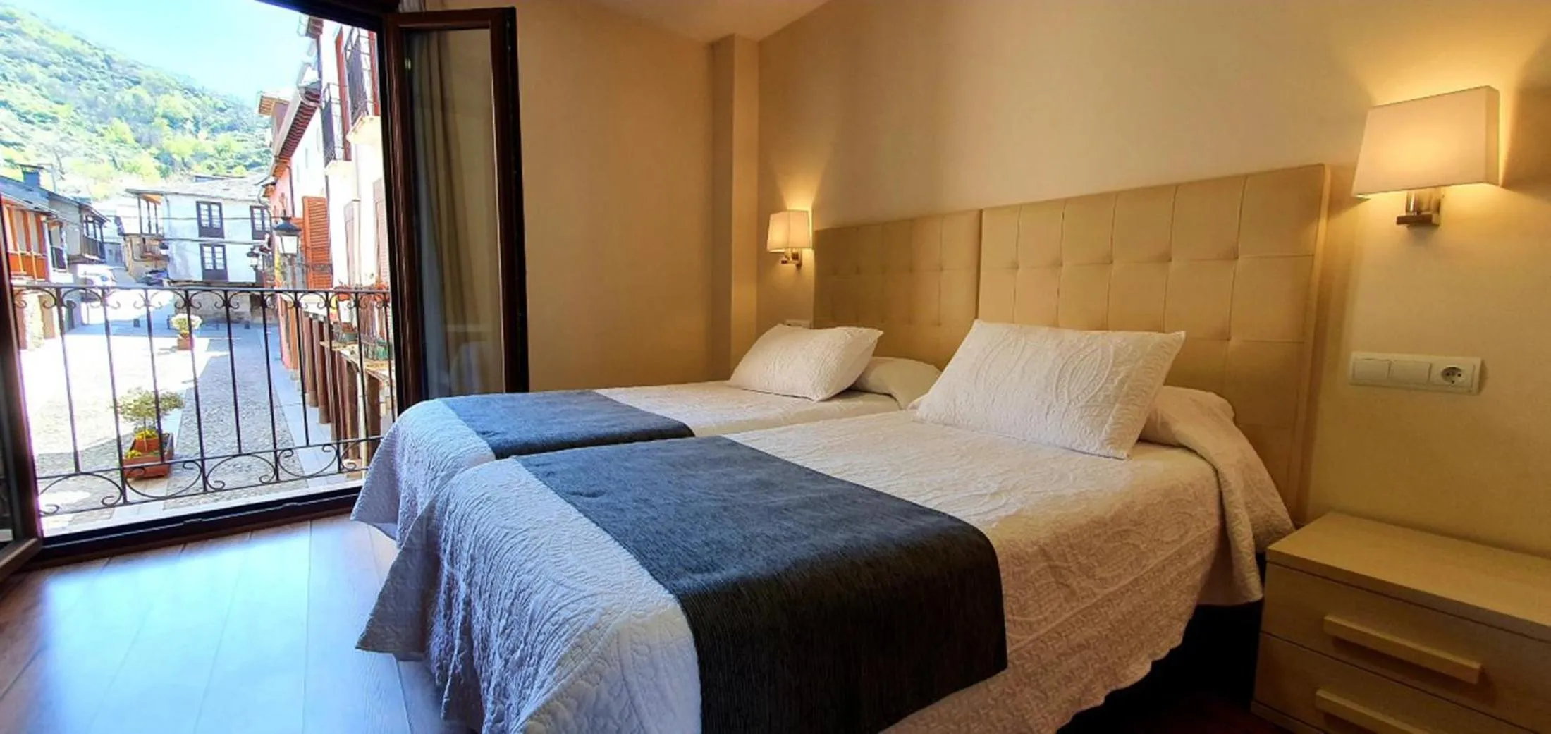 Bed in Hotel Molina Real