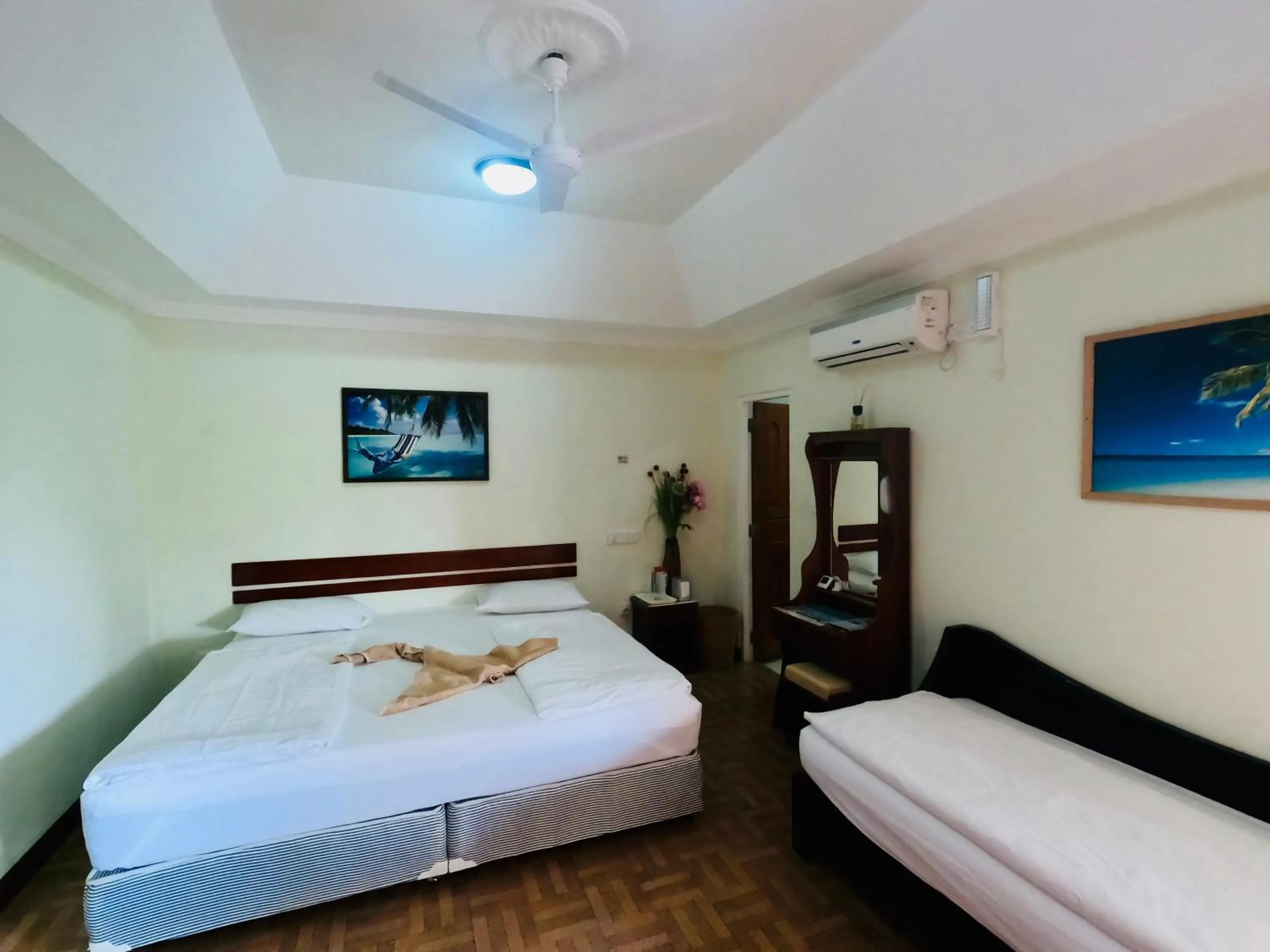 Bed in Shamar Guesthouse & Dive