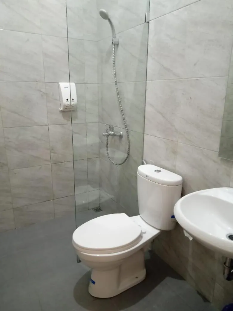 Bathroom in Alzara Hotel Syariah