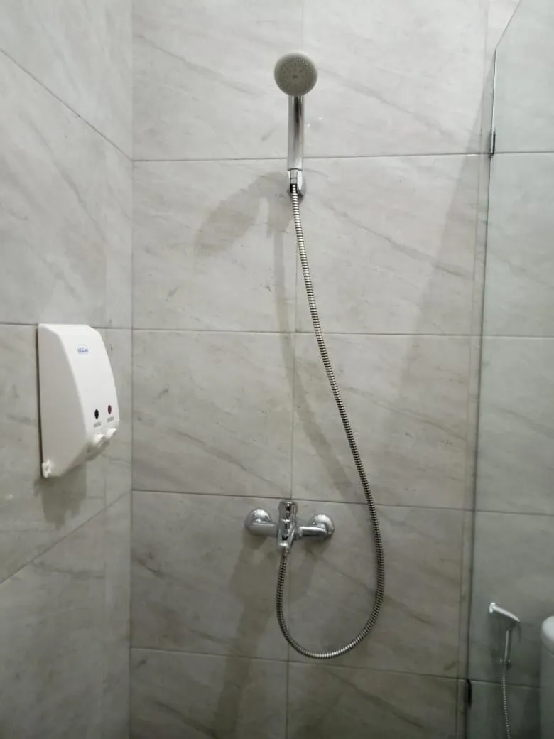 Bathroom in Alzara Hotel Syariah