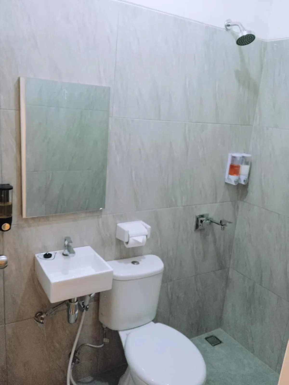 Shower in Alzara Hotel Syariah