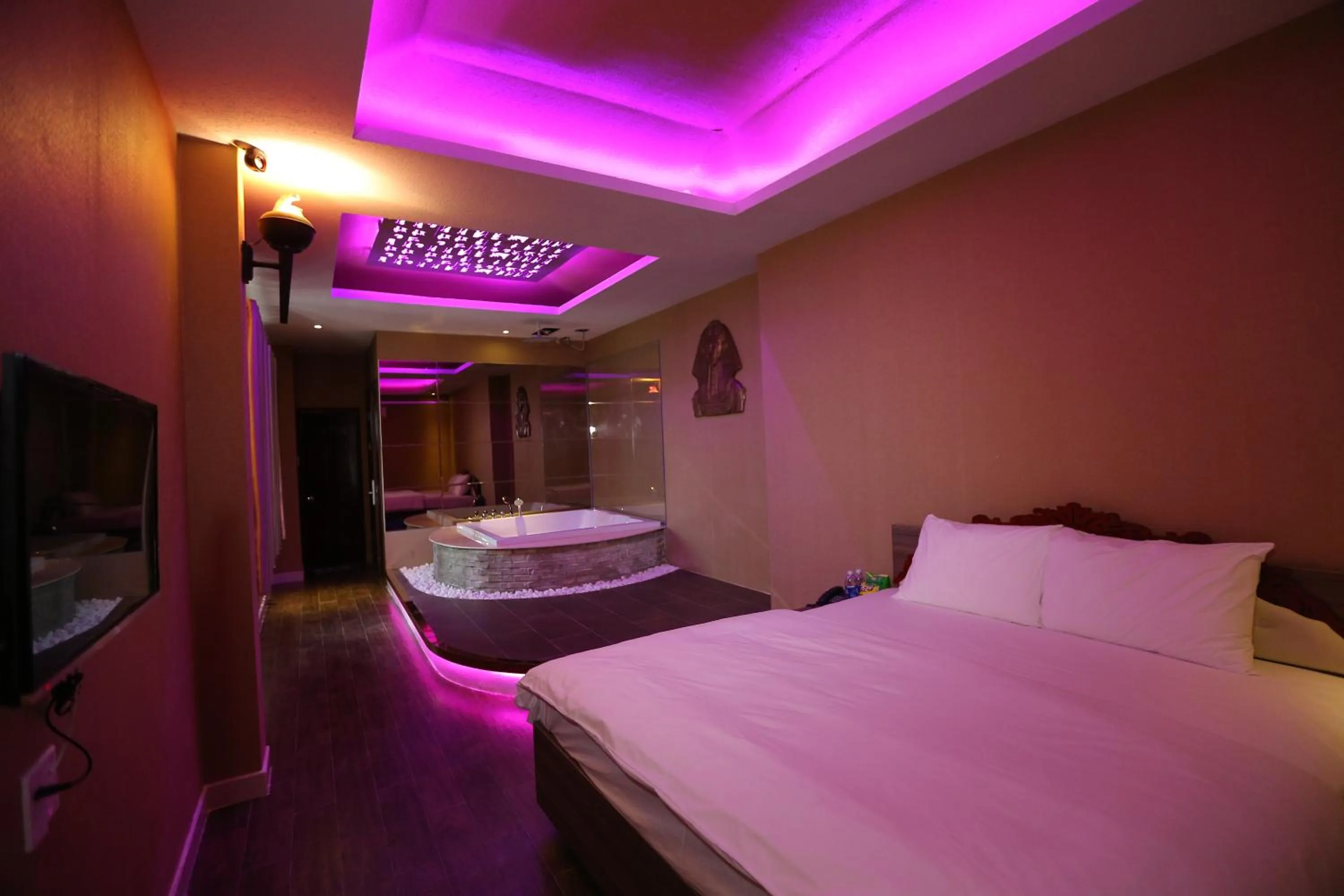 Property building in Bonita Grand Hotel