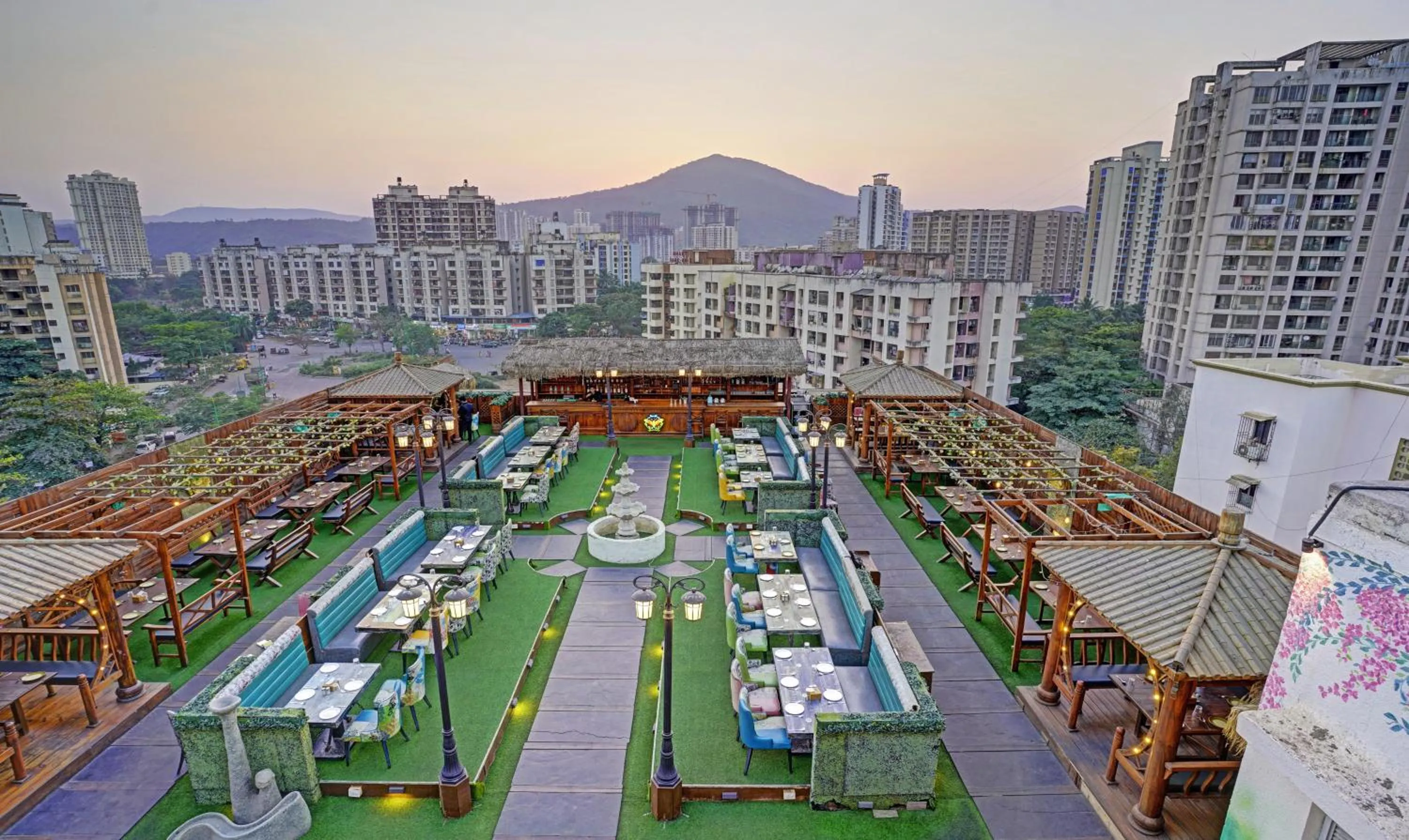 Restaurant/places to eat in Treebo De Grandeur Anand Nagar