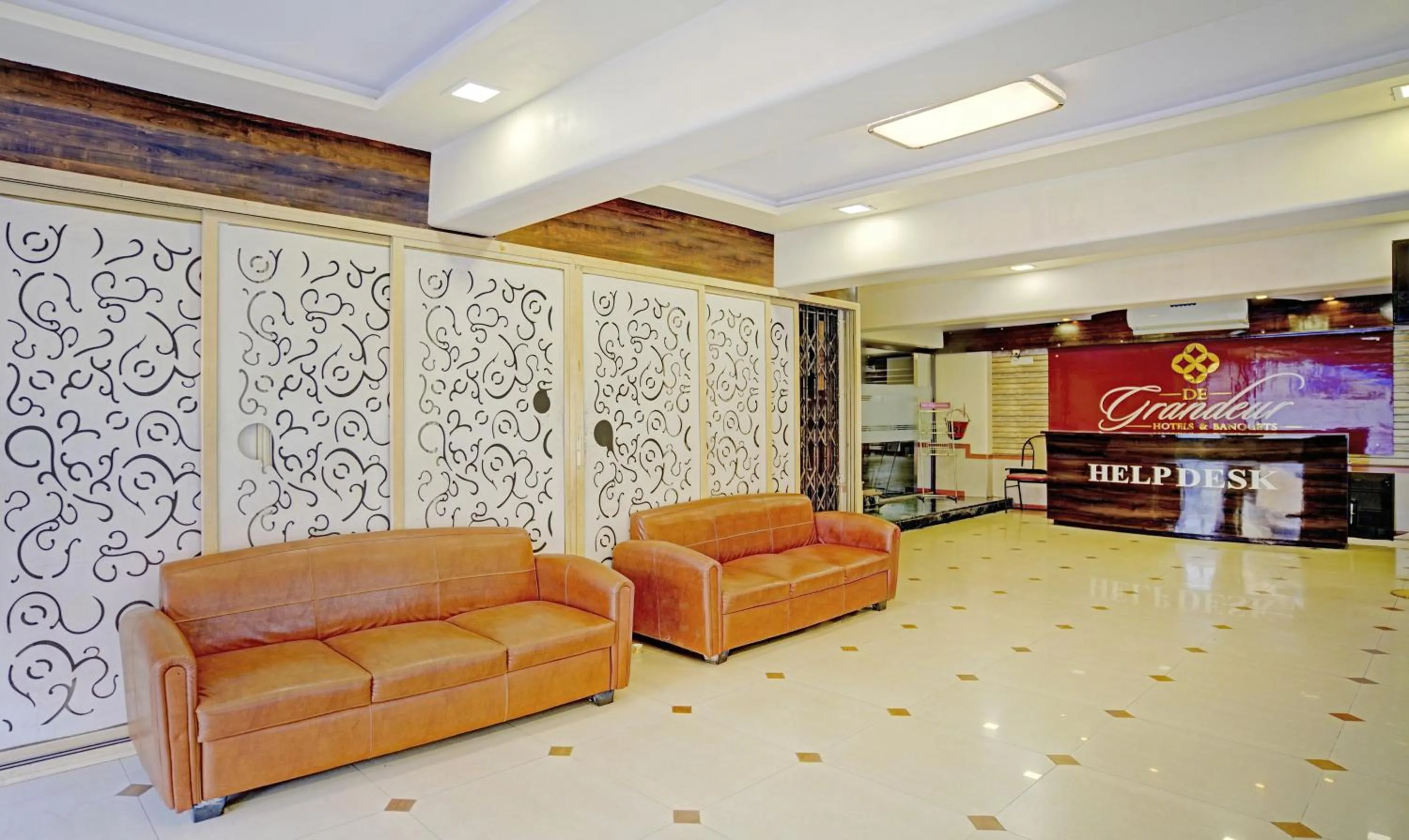 Lobby or reception in Treebo De Grandeur Anand Nagar