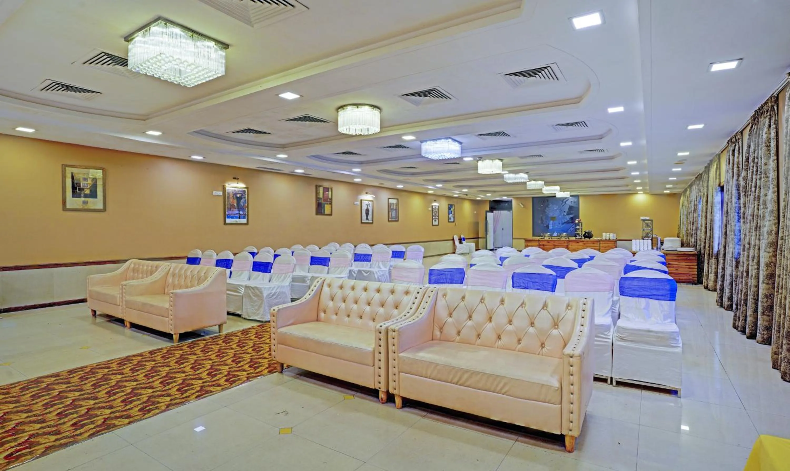 Banquet/Function facilities in Treebo De Grandeur Anand Nagar