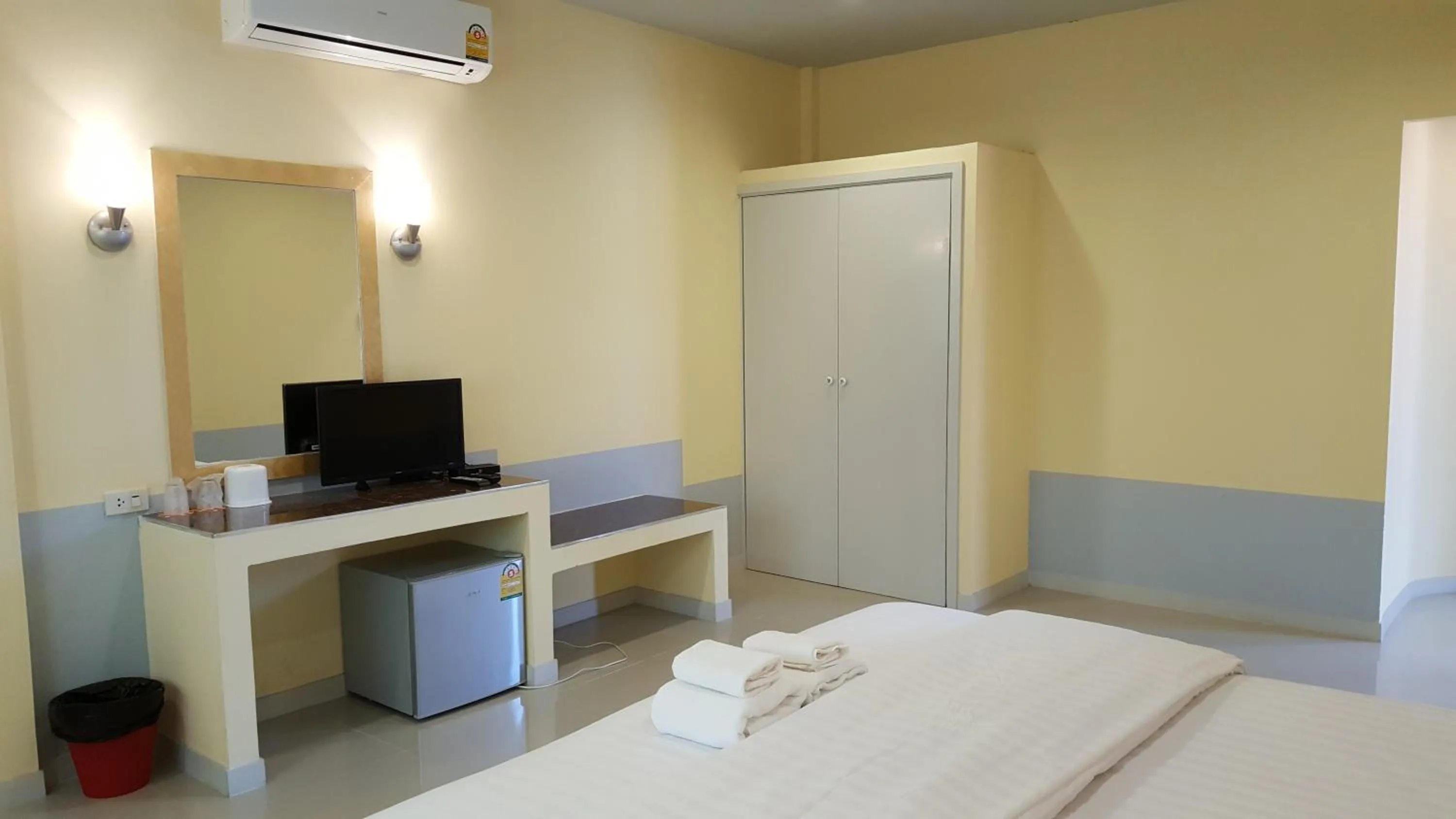 Bed in Juntima Place at Amphawa