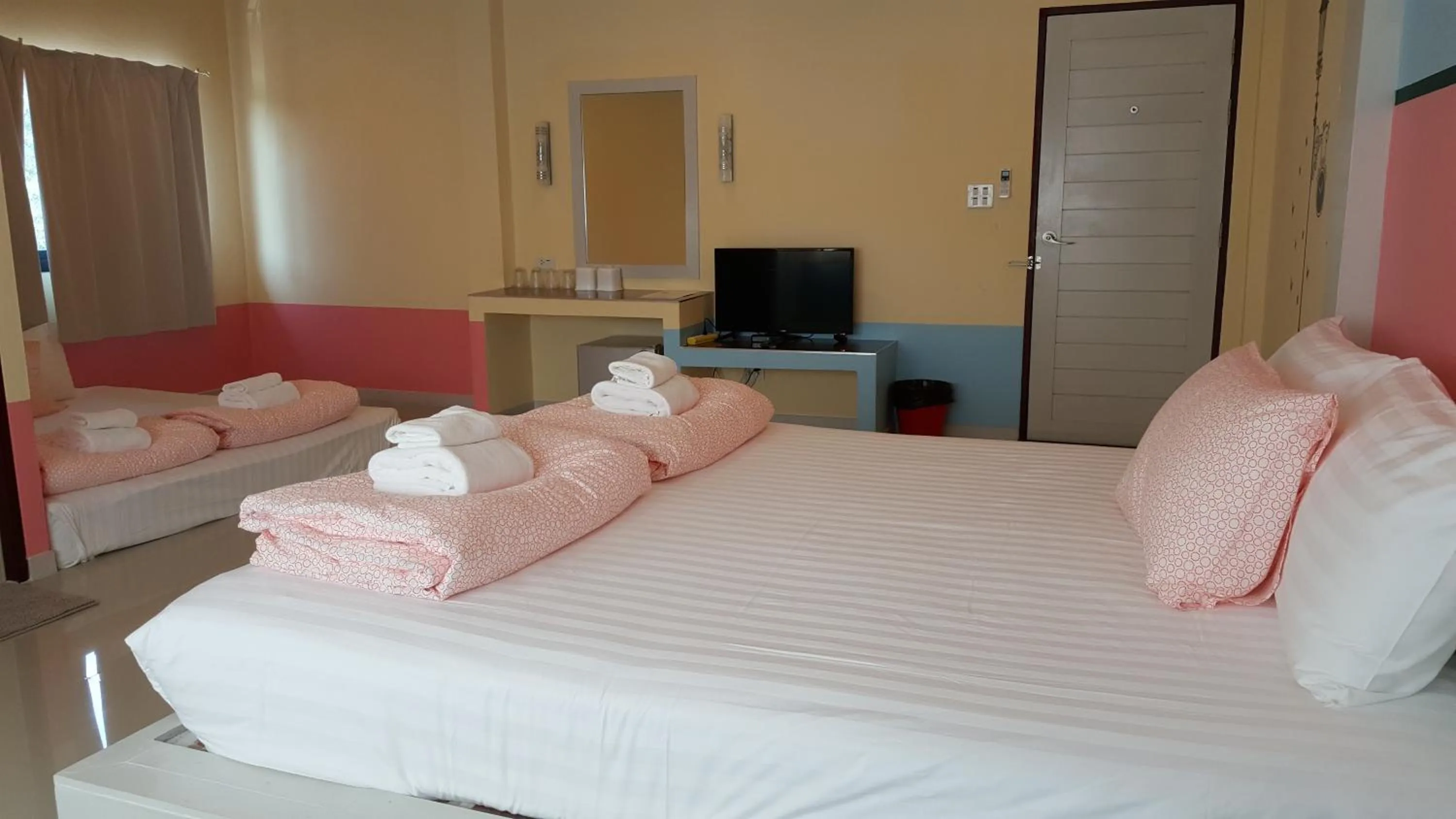 Bed in Juntima Place at Amphawa