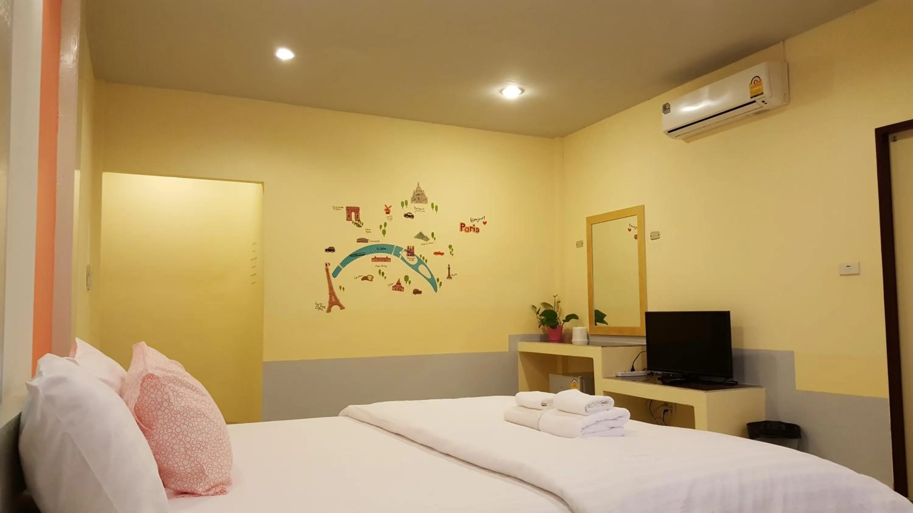 Bed in Juntima Place at Amphawa