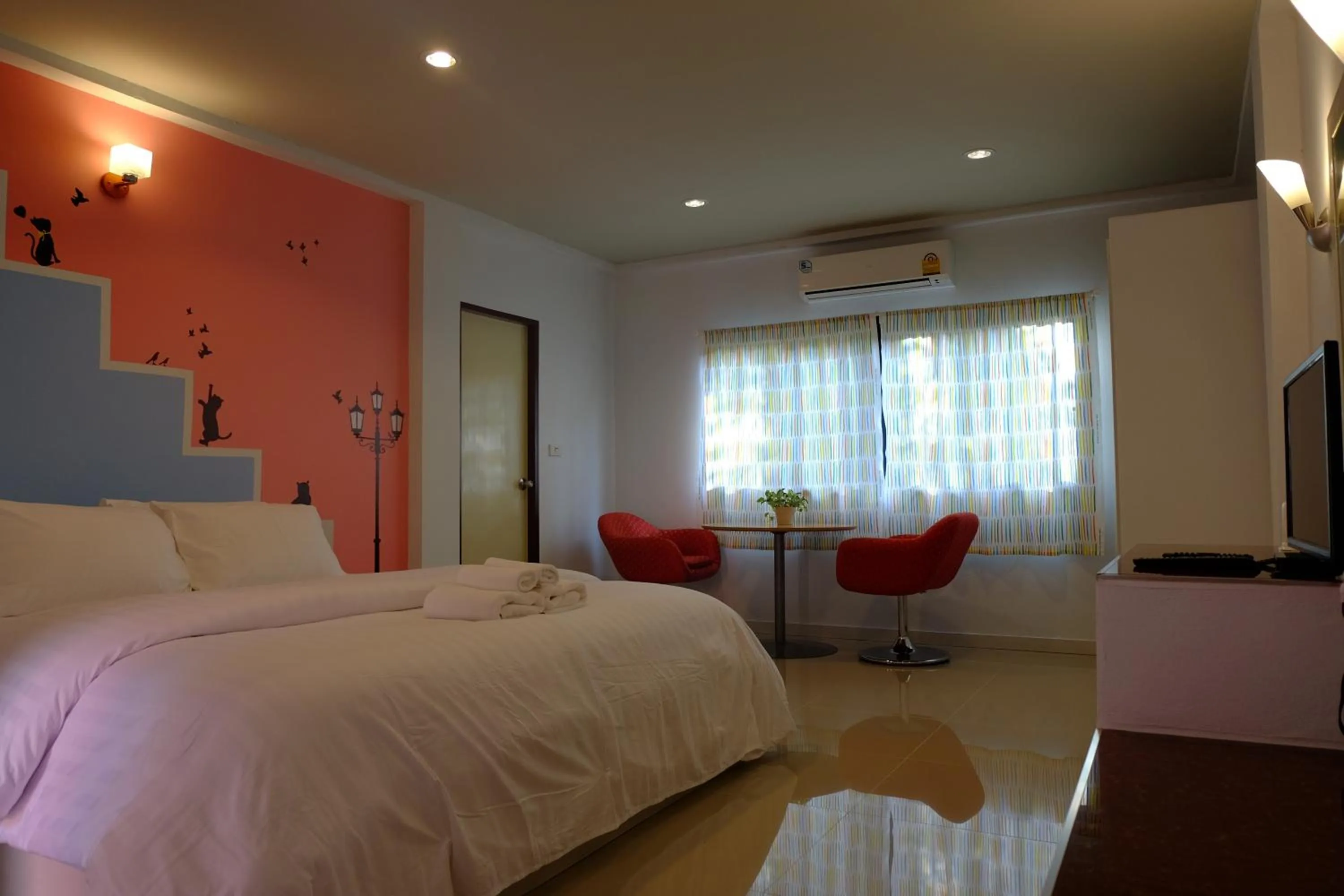 Deluxe Double Room in Juntima Place at Amphawa