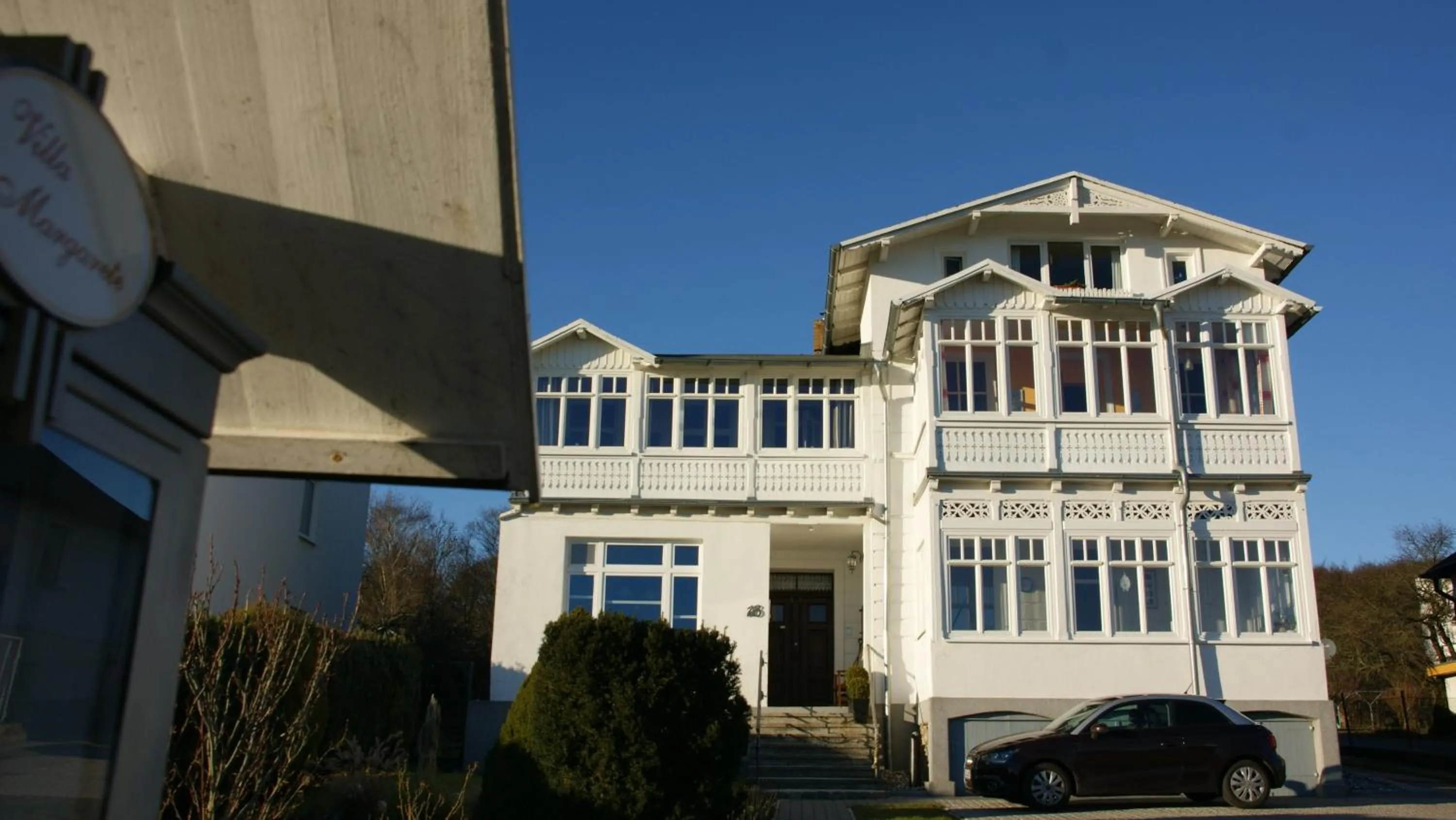 Facade/entrance in Villa Margarete
