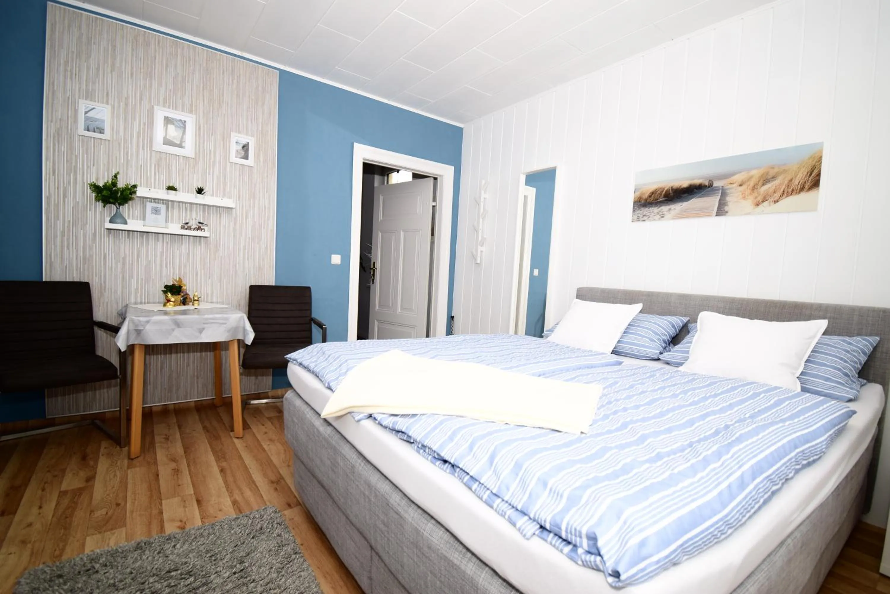 Dining area, Bed in Villa Margarete