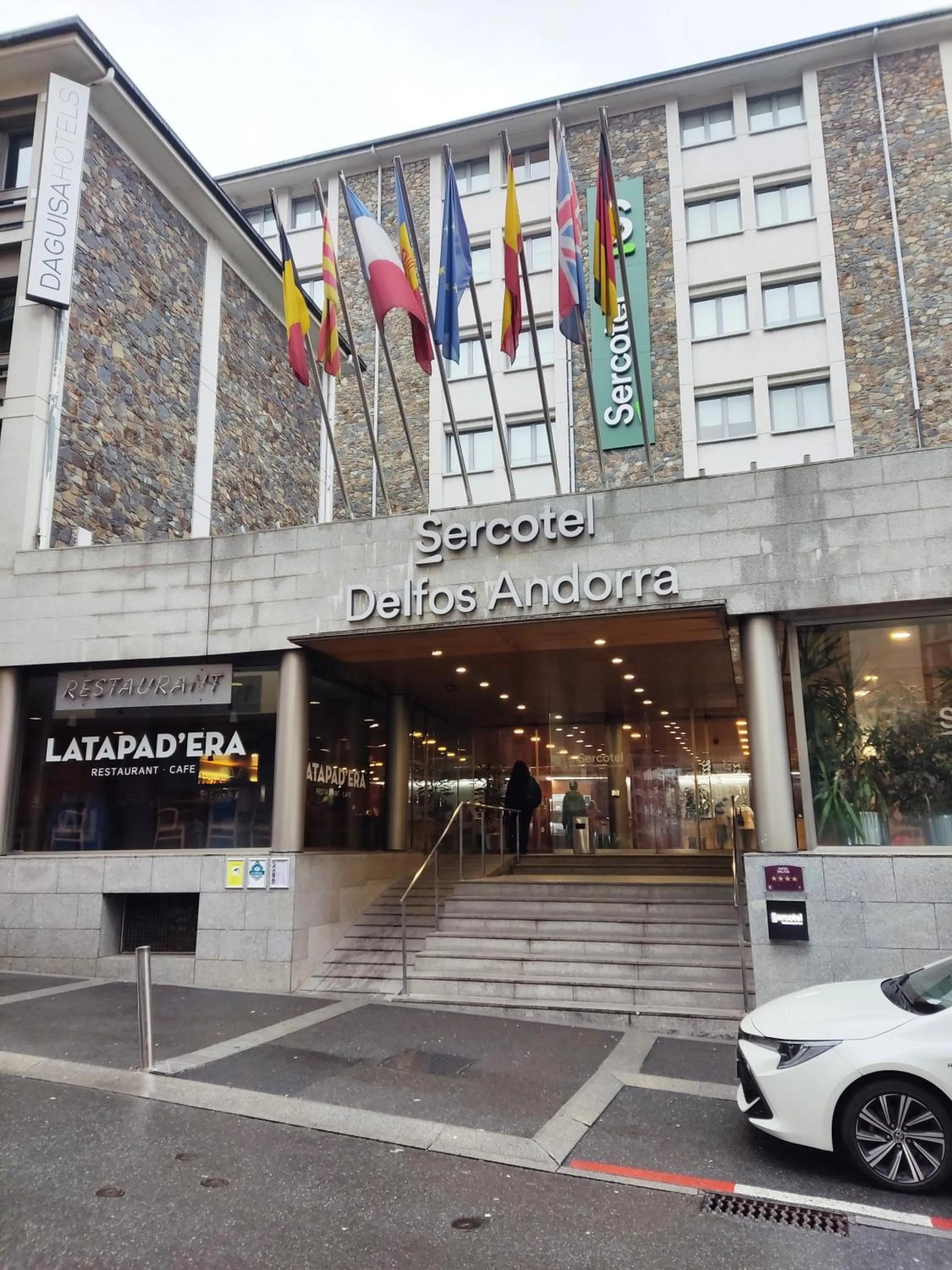 Facade/entrance in Sercotel Delfos Andorra