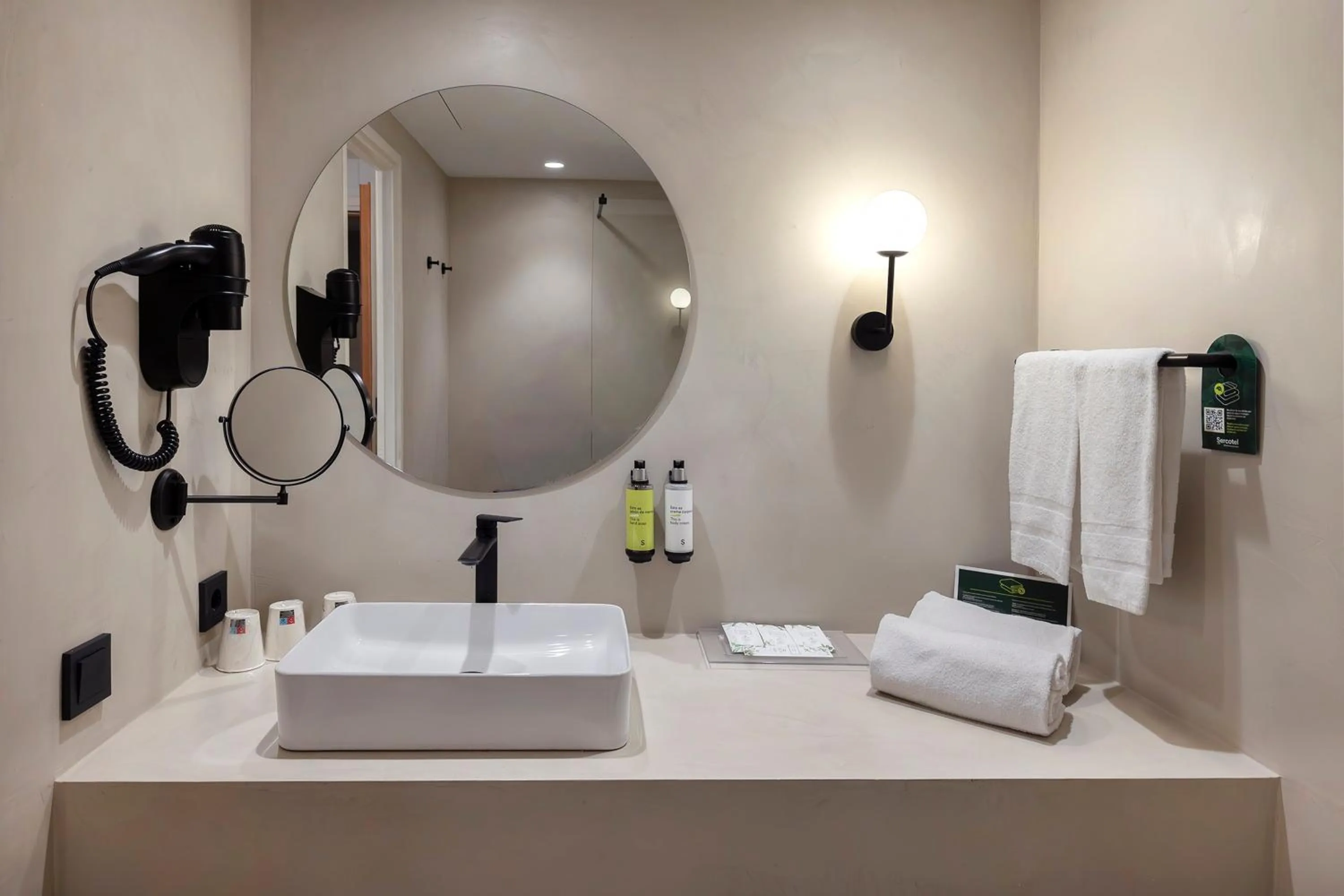 Bathroom in Sercotel Delfos Andorra