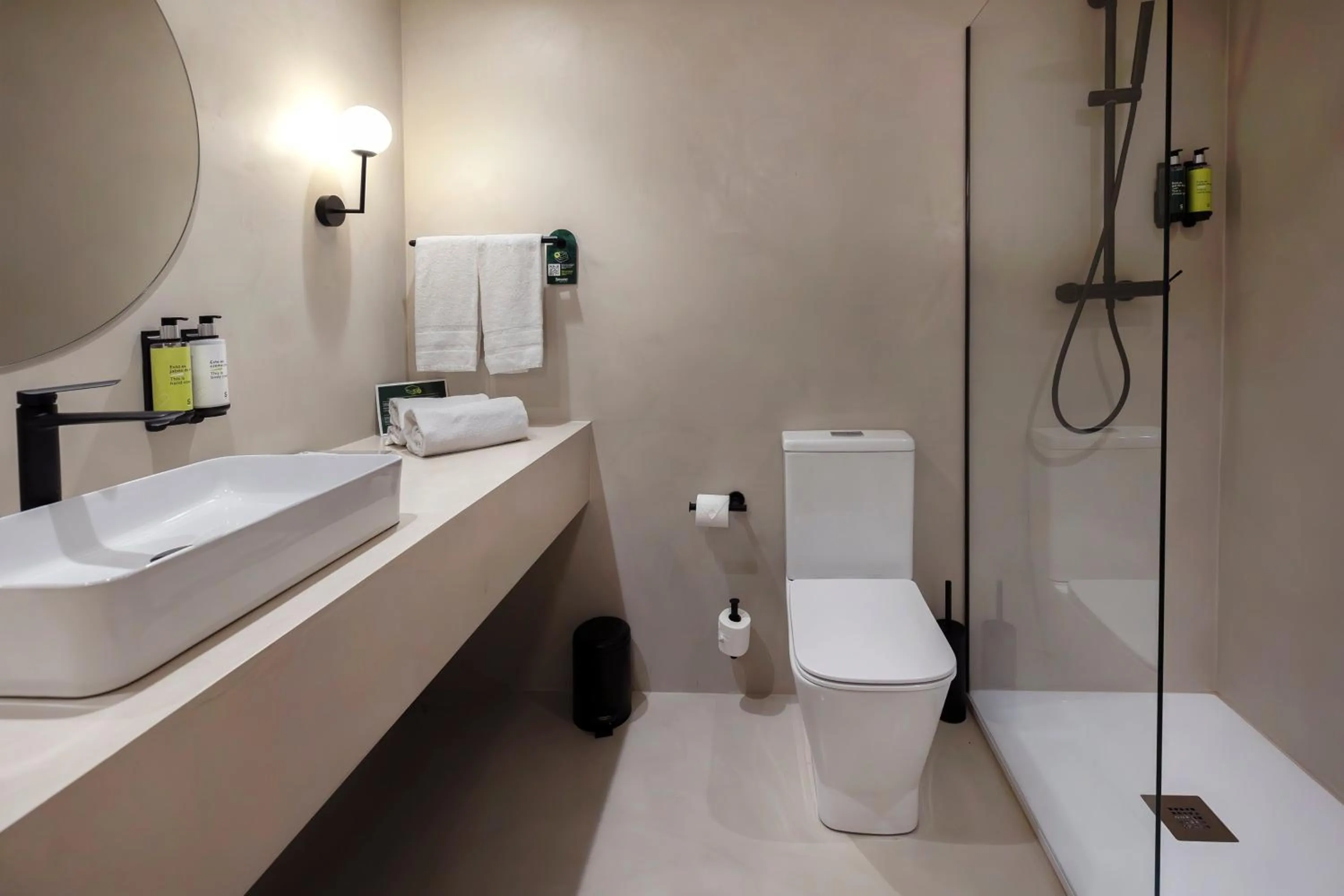 Bathroom in Sercotel Delfos Andorra