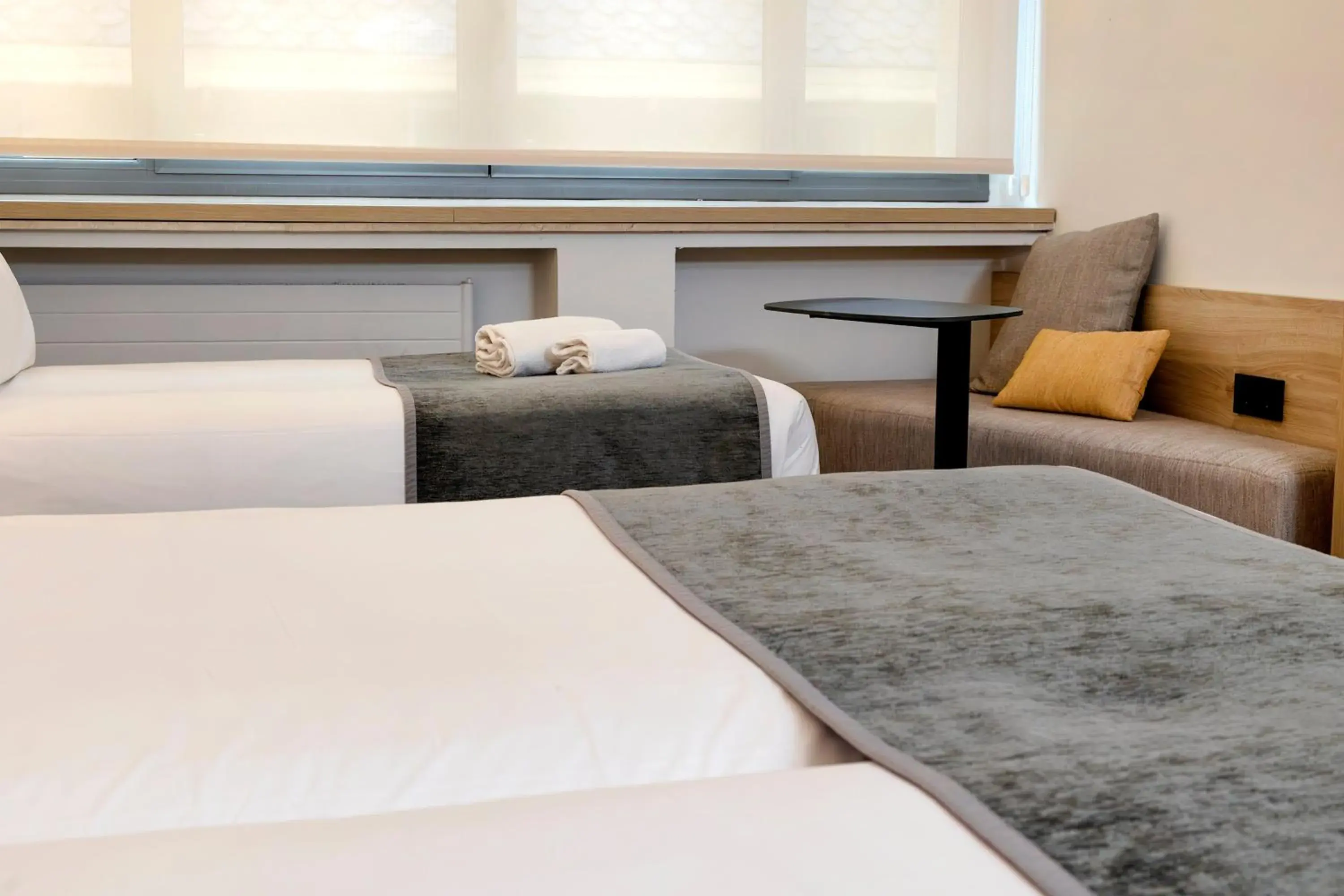 Photo of the whole room, Bed in Sercotel Delfos Andorra Photo of the whole room, Bed in Sercotel Delfos Andorra