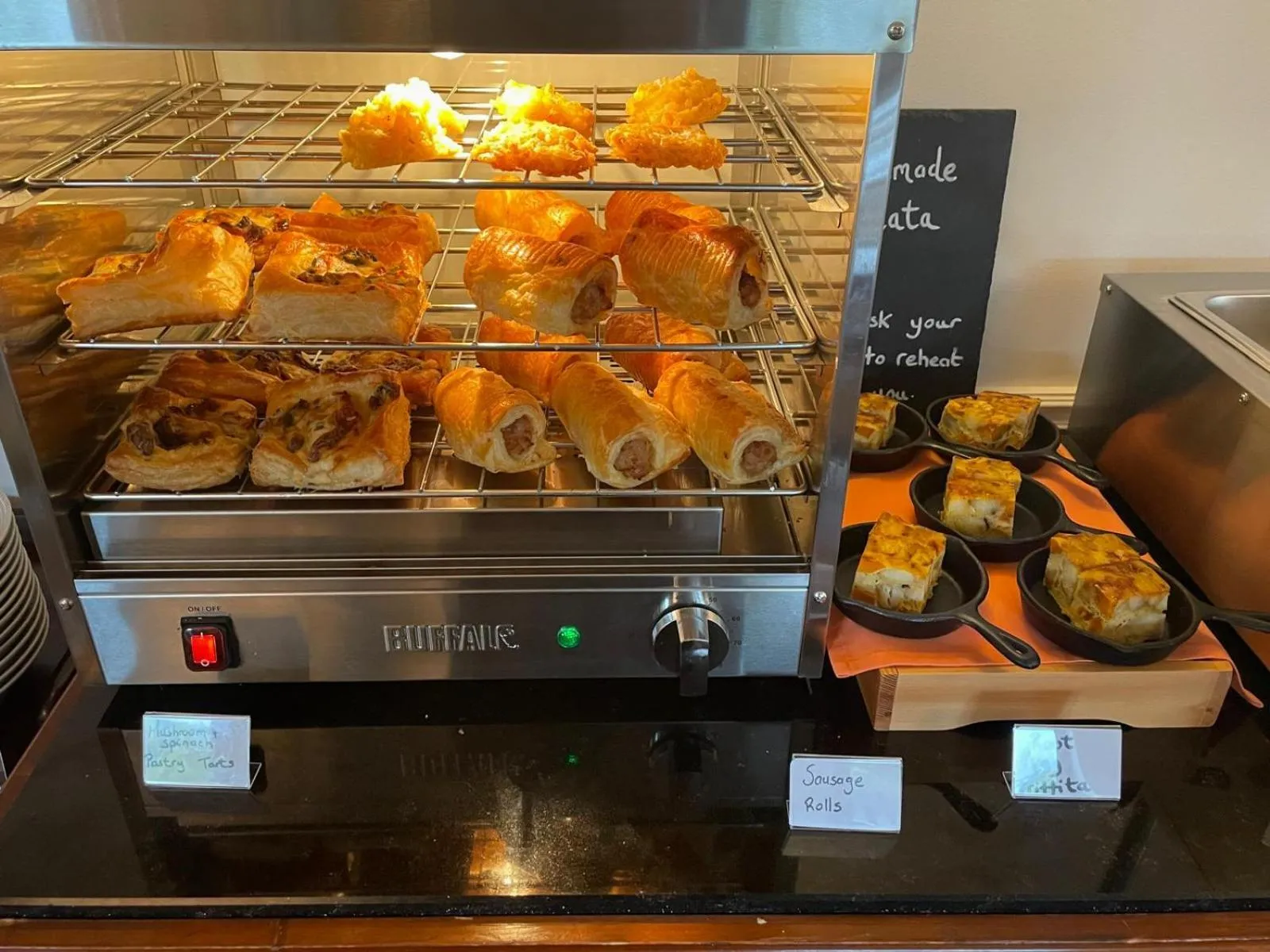 Breakfast in Hazelwood Lodge