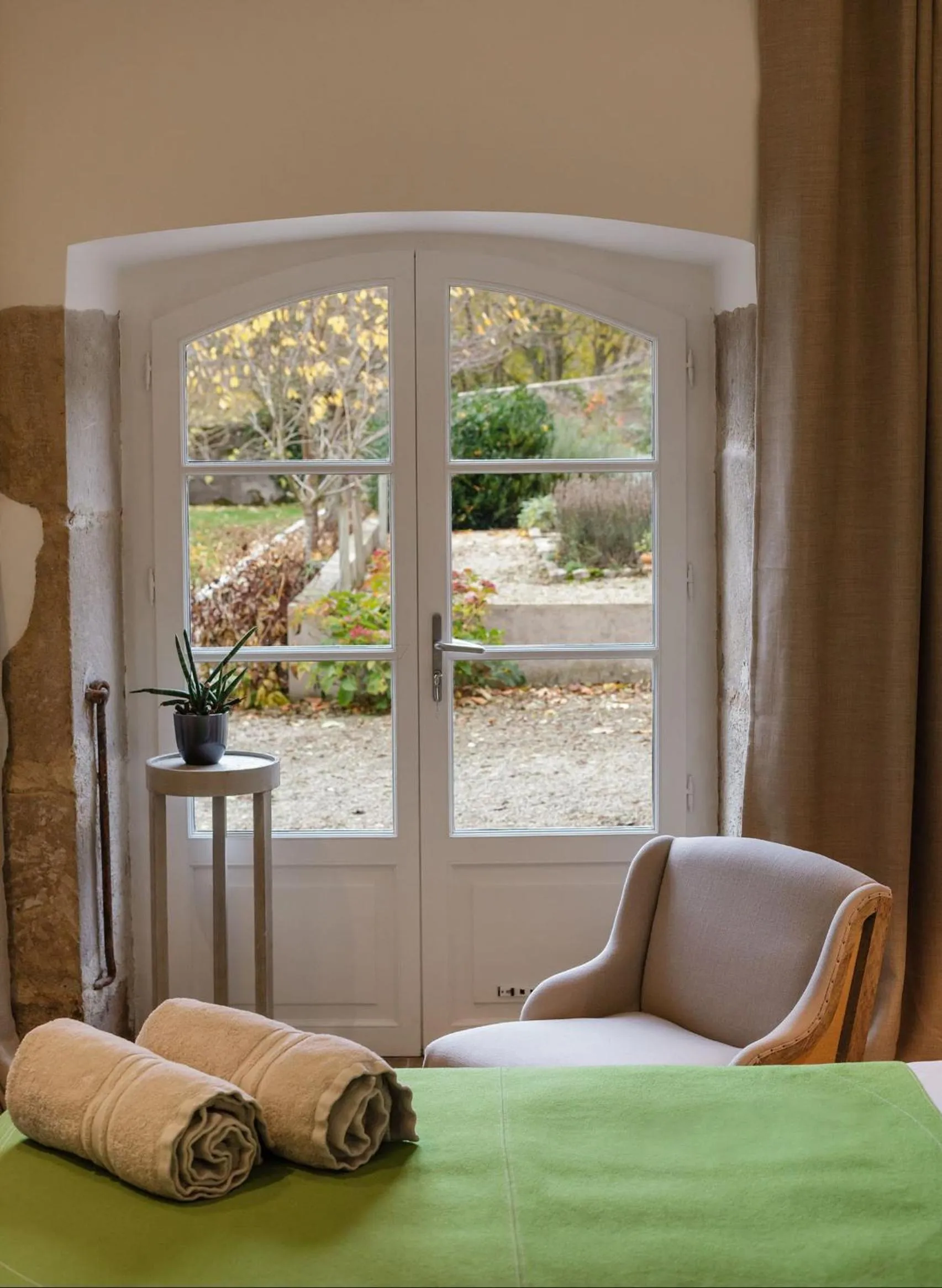 Bed in Moulin Renaudiots - Escapade Luxe Refuge cosy & Bourgogne au coin du feu