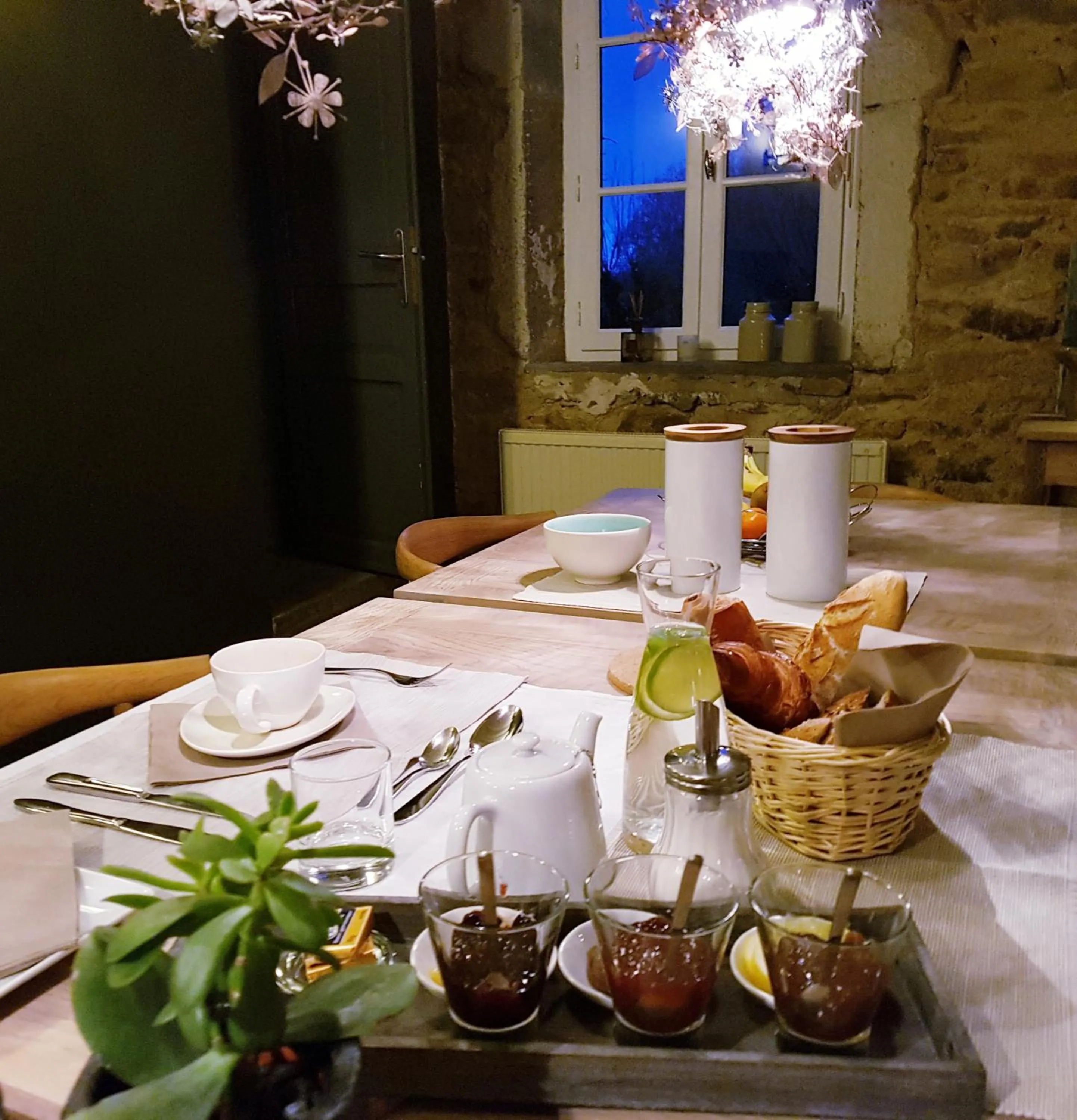 Breakfast in Moulin Renaudiots - Escapade Luxe Refuge cosy & Bourgogne au coin du feu