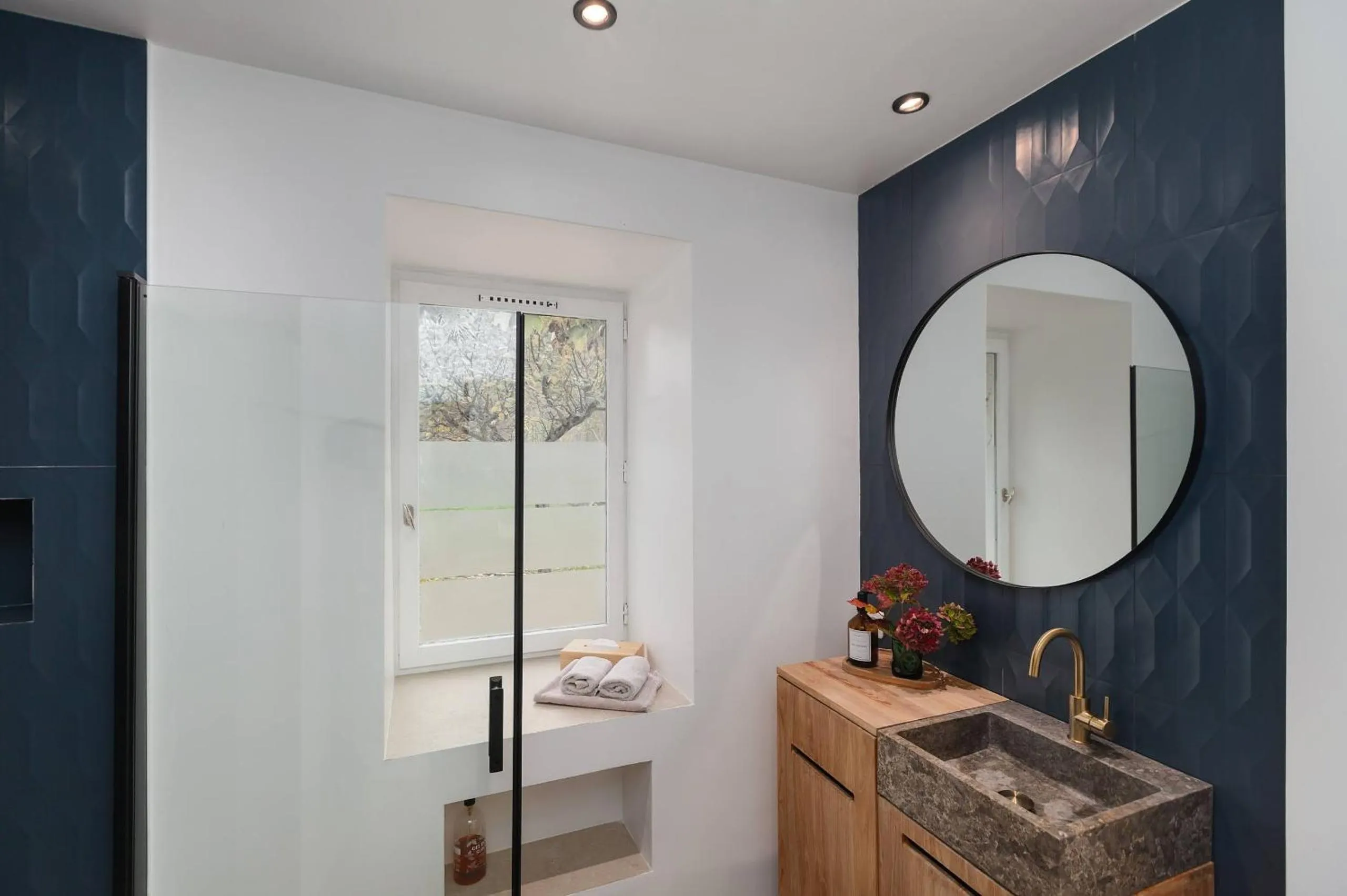 Bathroom in Moulin Renaudiots - Escapade Luxe Refuge cosy & Bourgogne au coin du feu