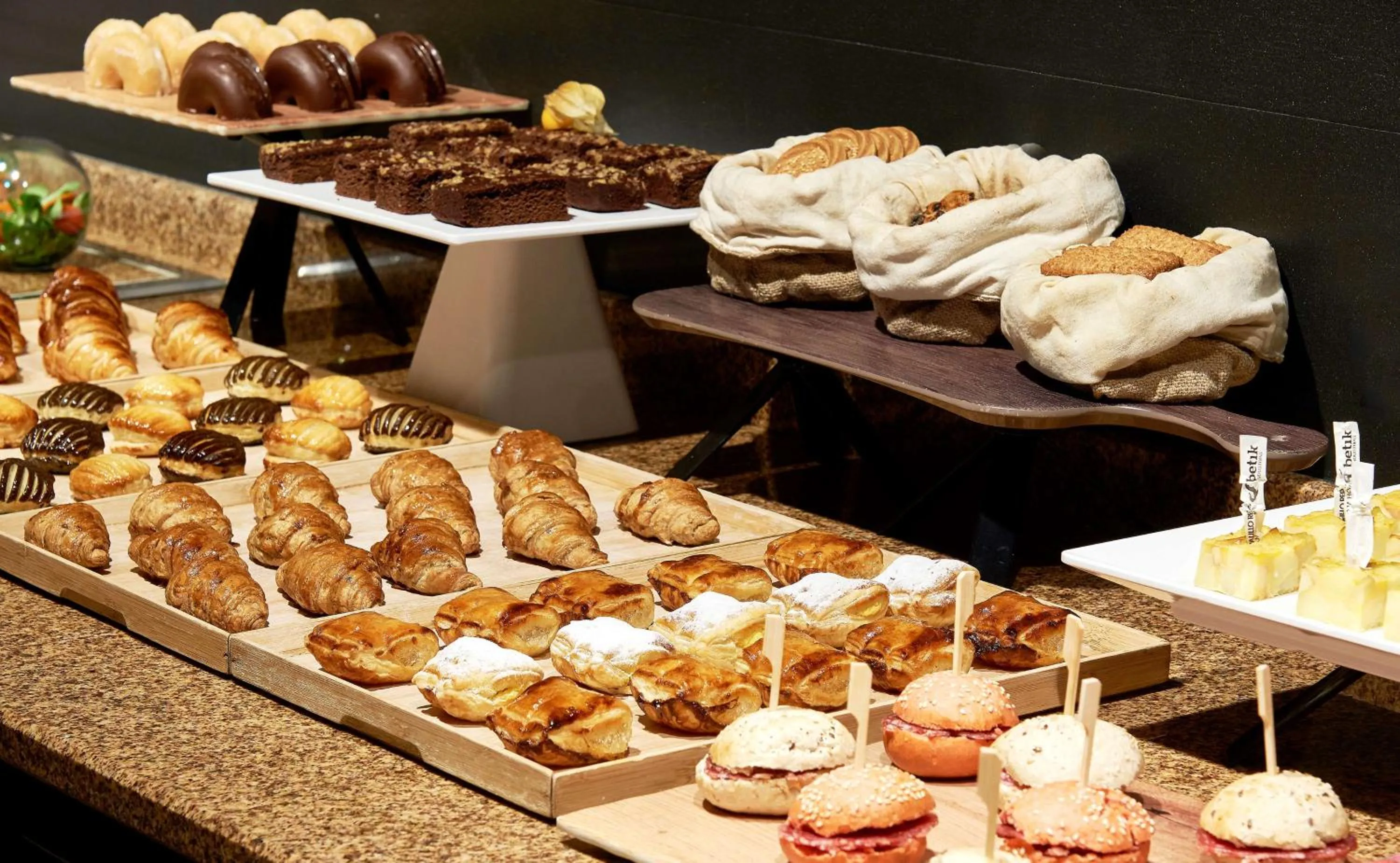 Restaurant/places to eat in NH Andorra la Vella