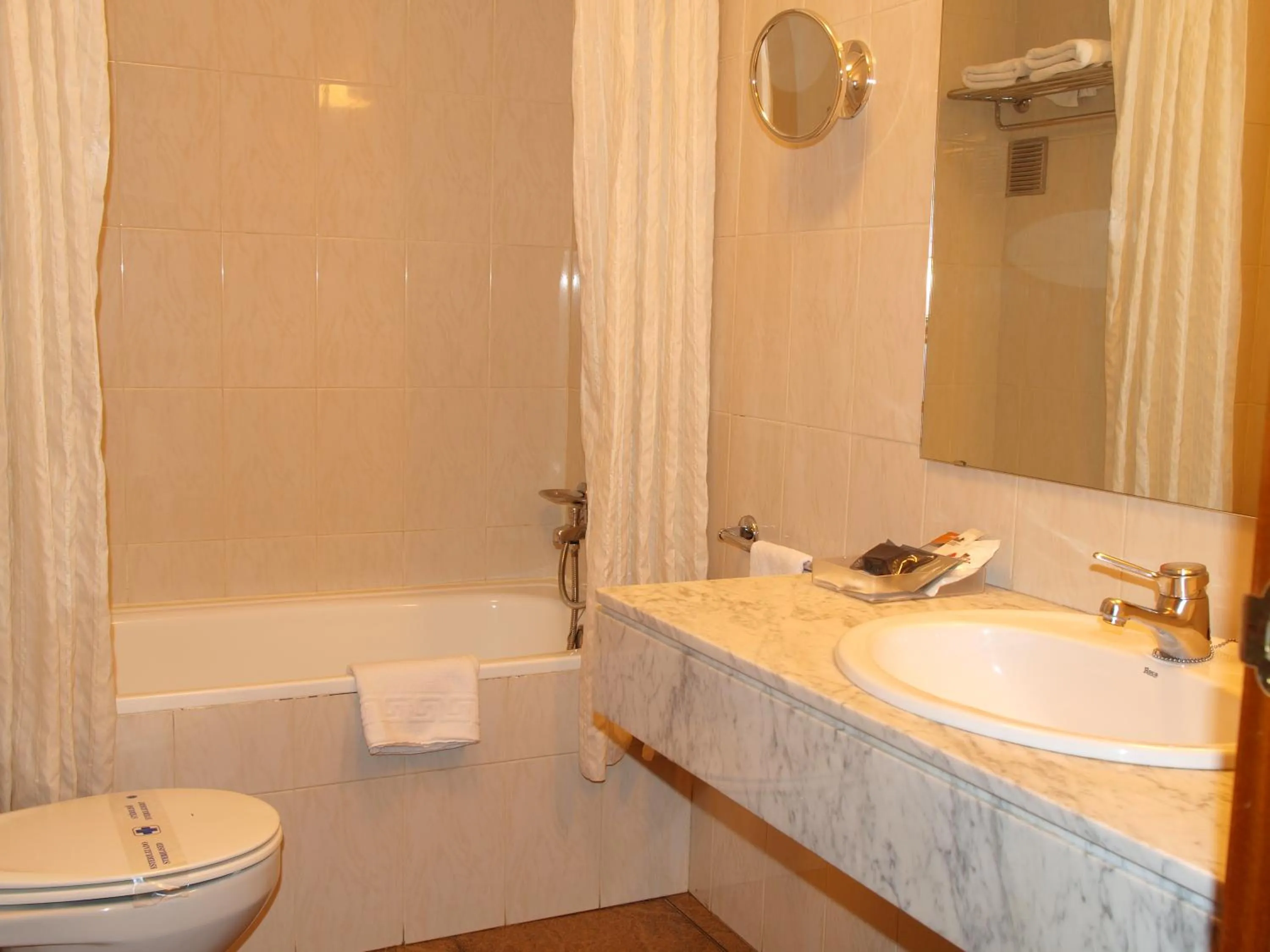 Bathroom in Hotel Guillem & Spa