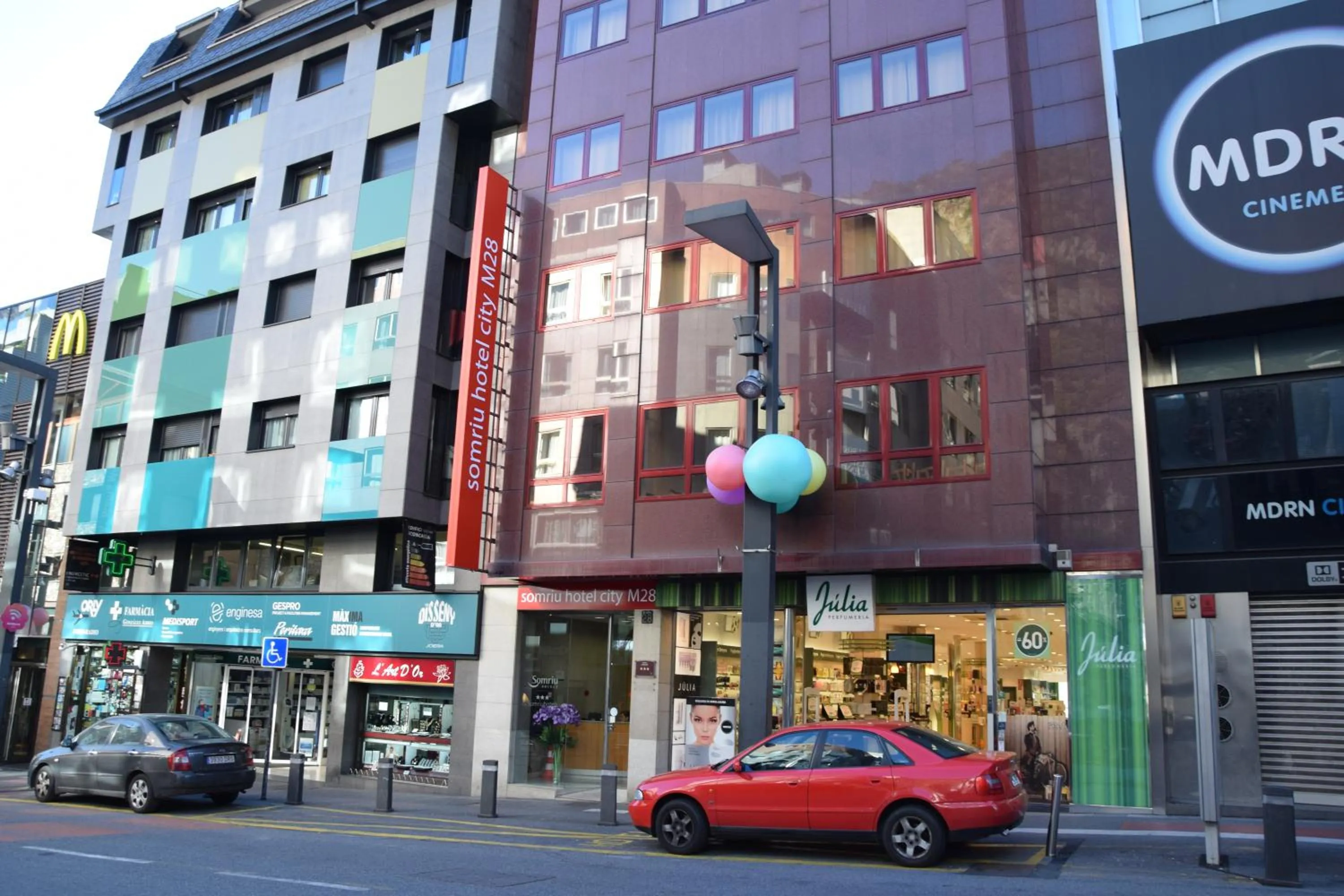 Facade/entrance in Somriu Hotel City M28