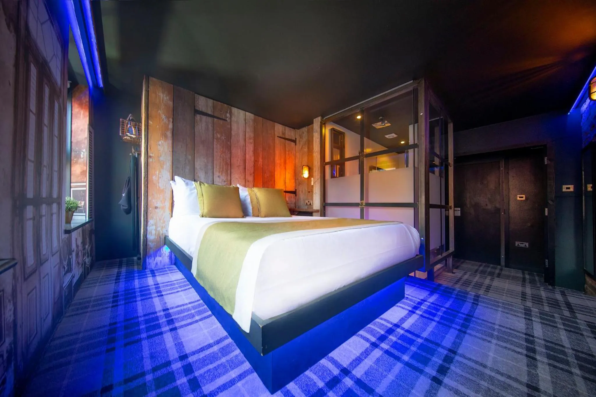 Bed in Briggate Hotel