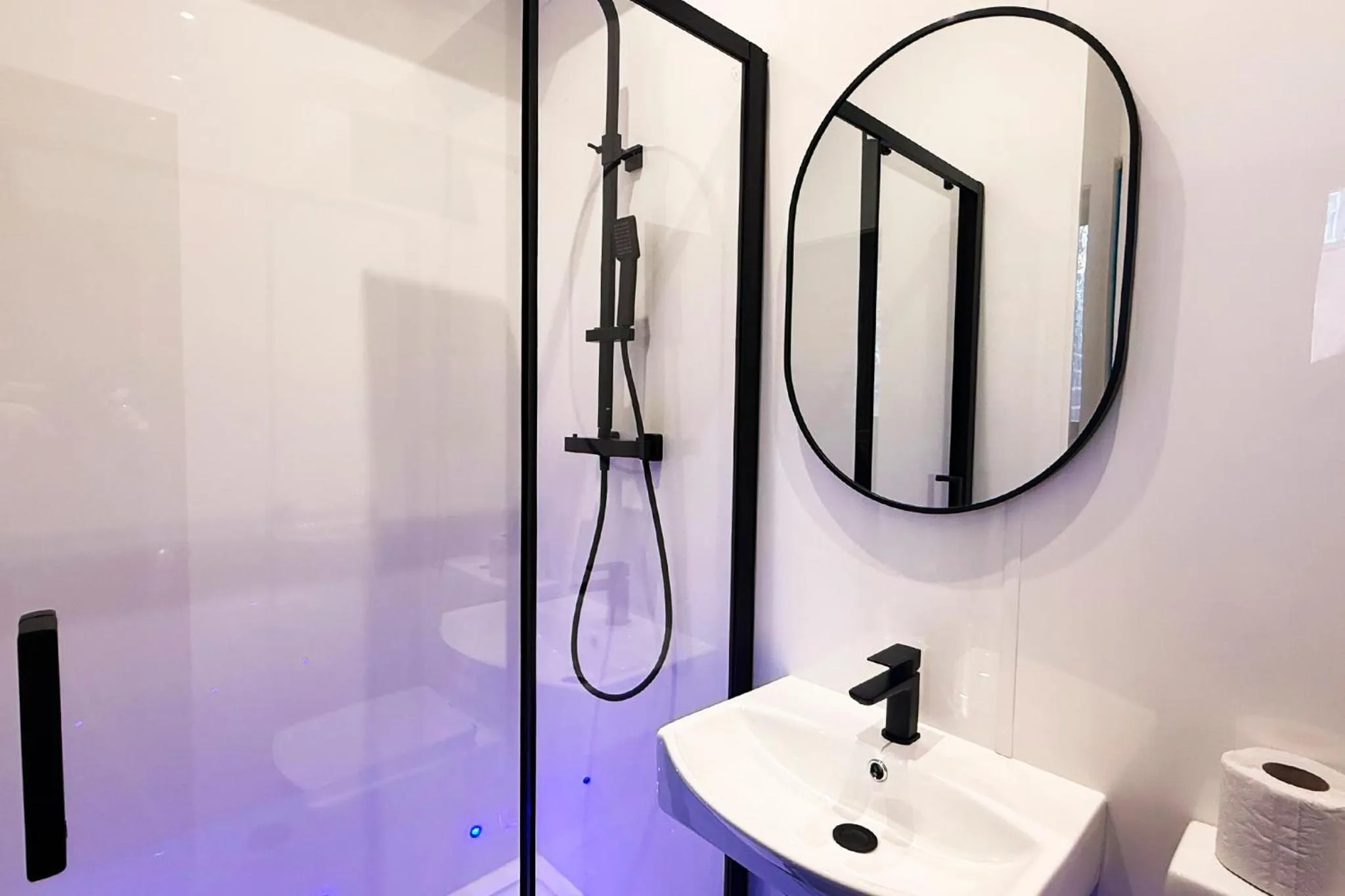 Shower in Briggate Hotel