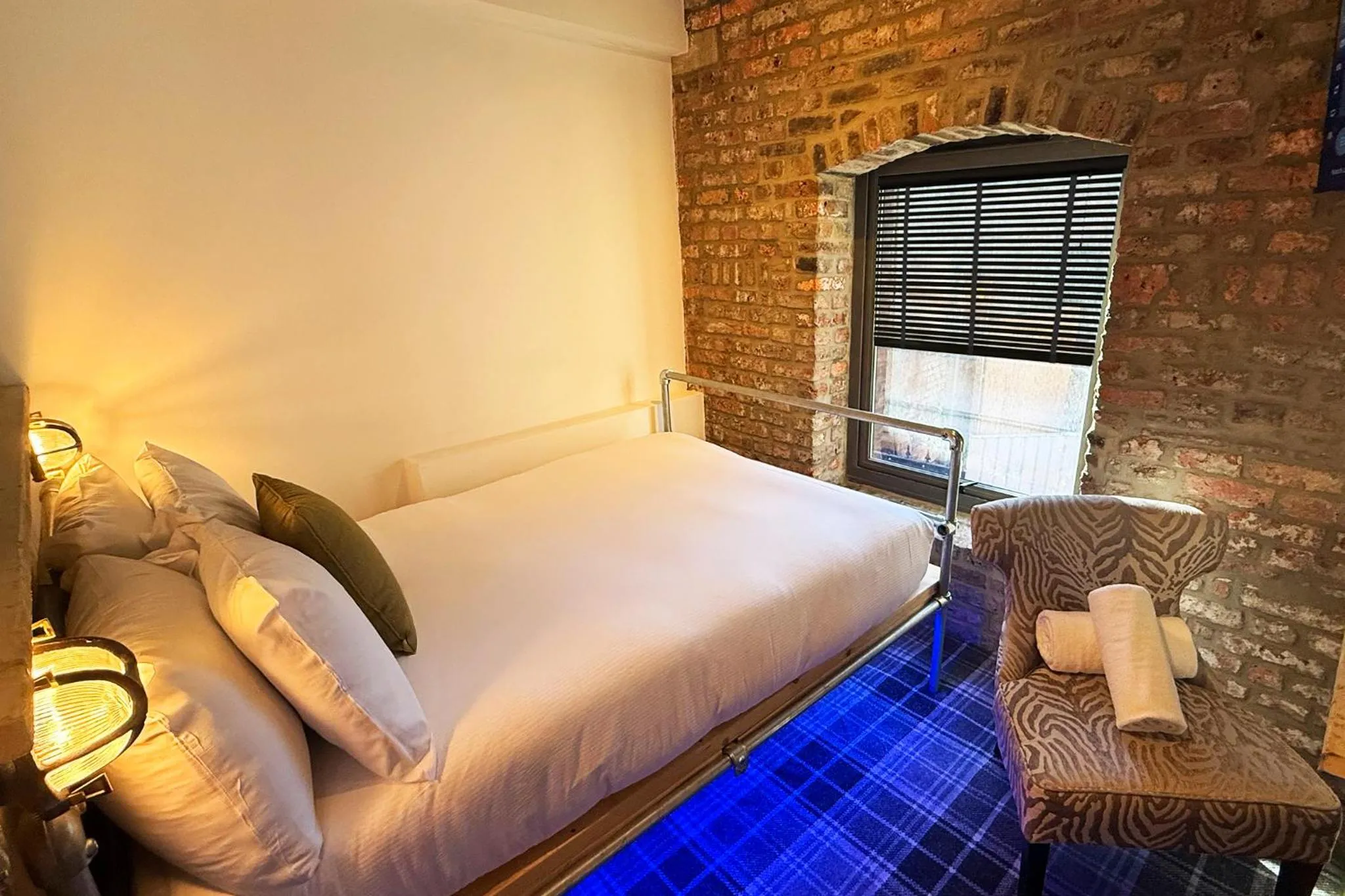 Bed in Briggate Hotel