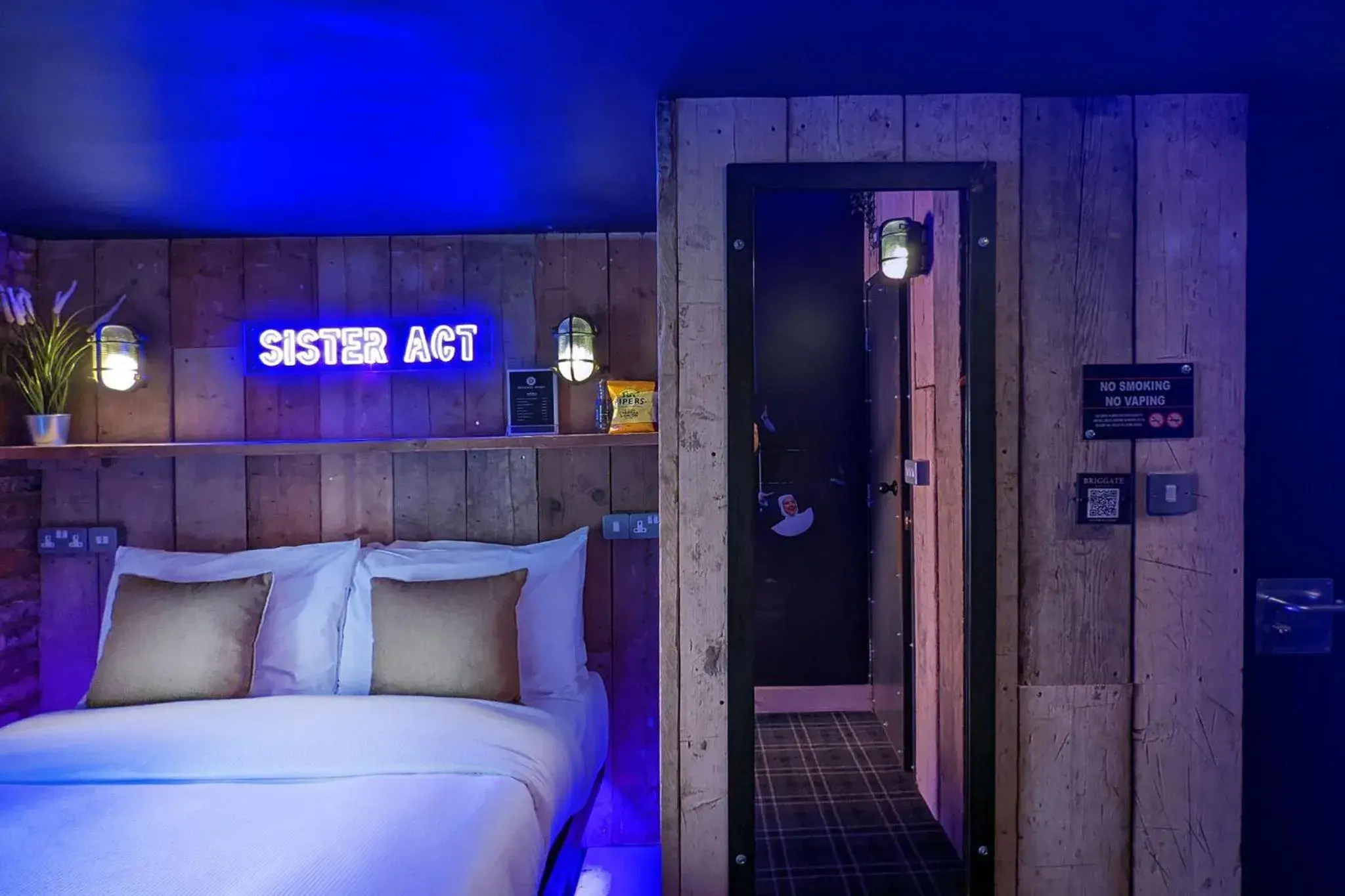 Sister Act - Double Room in Briggate Hotel Sister Act - Double Room in Briggate Hotel