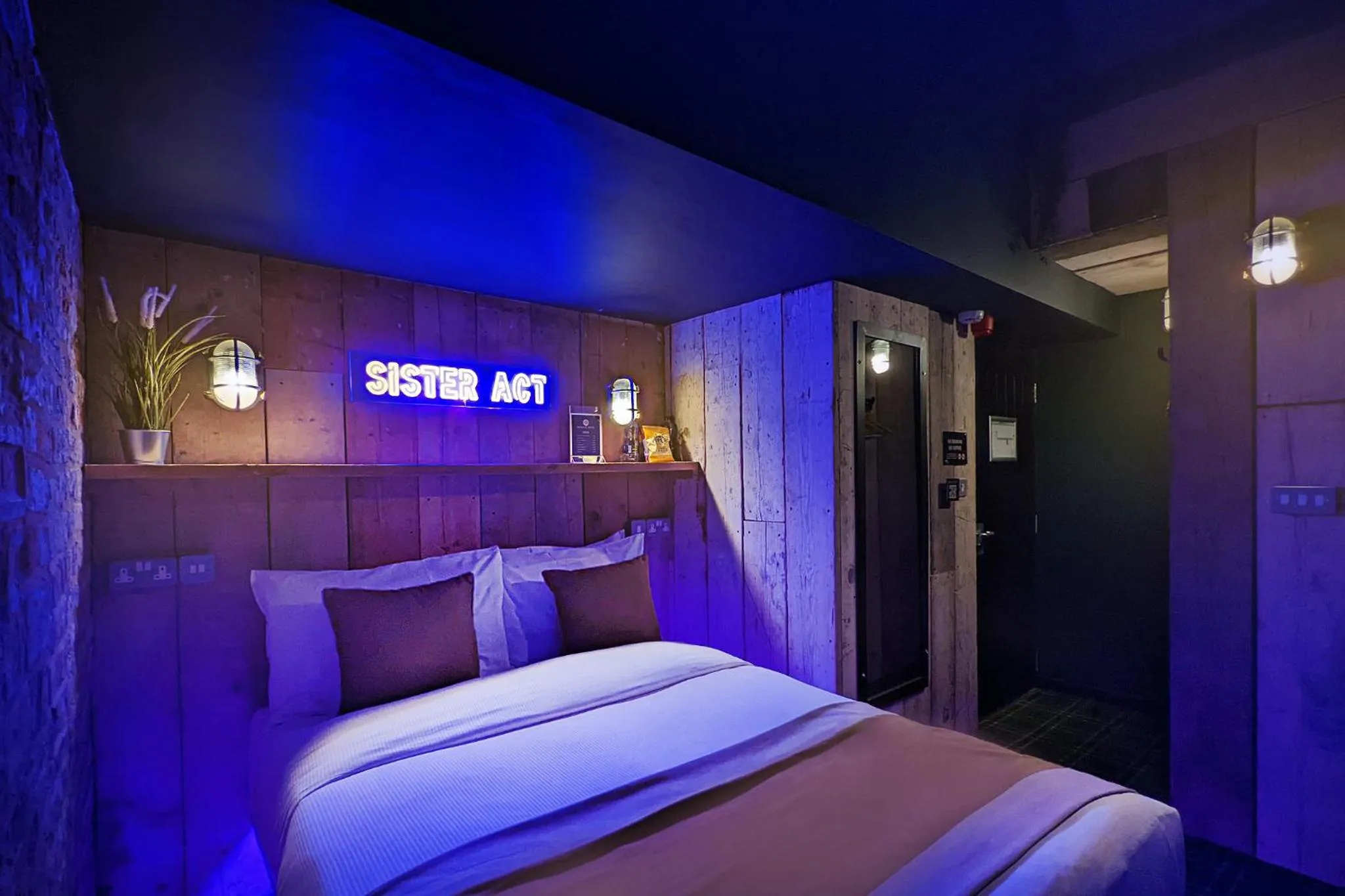 Bed in Briggate Hotel