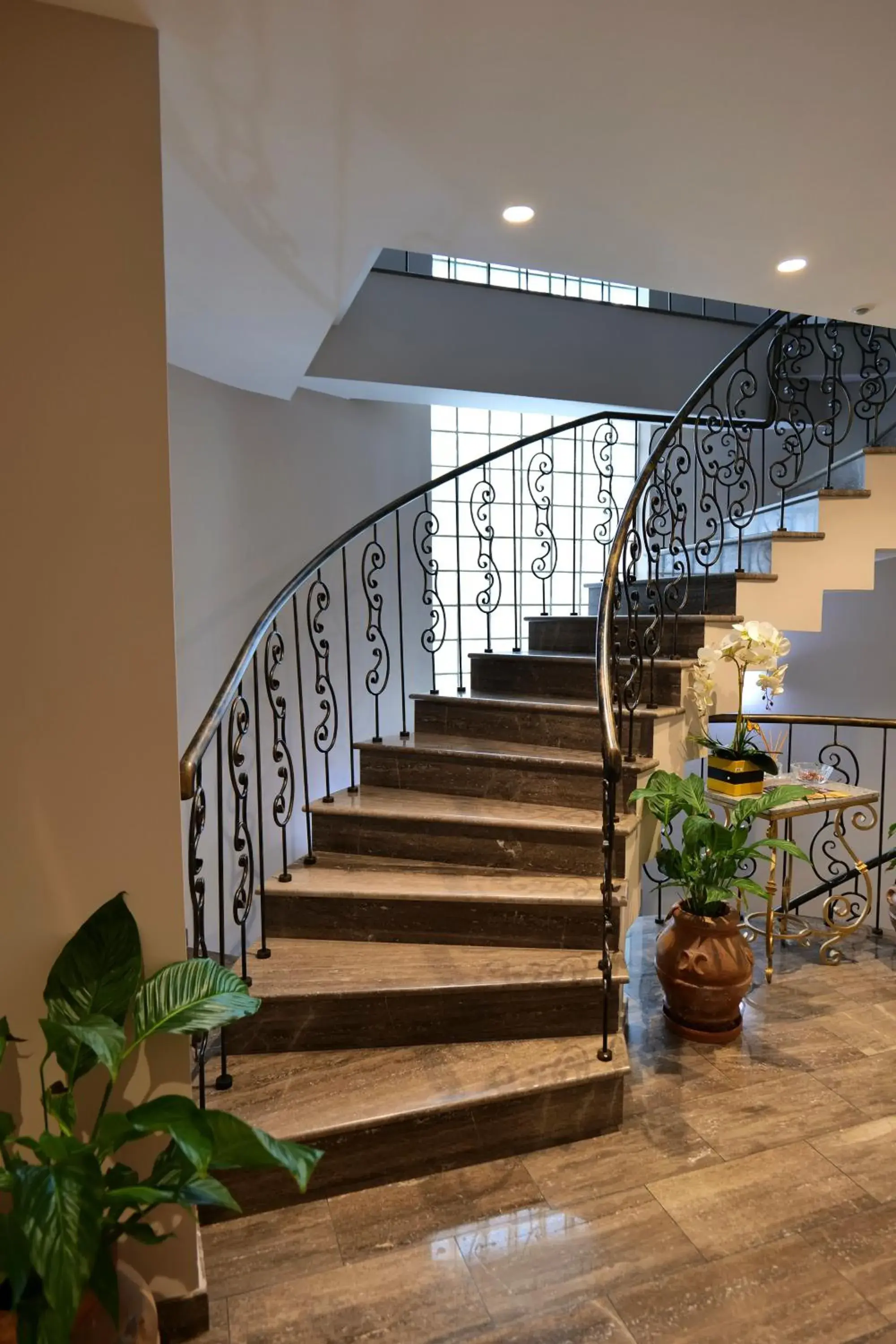 Lobby or reception in Hotel Queen Lobby or reception in Hotel Queen