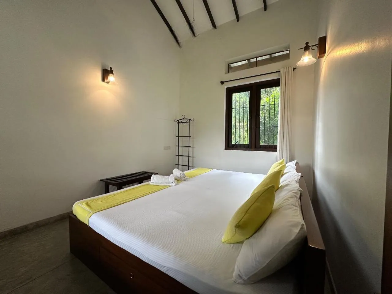 Bed in Rockydale Home Stay