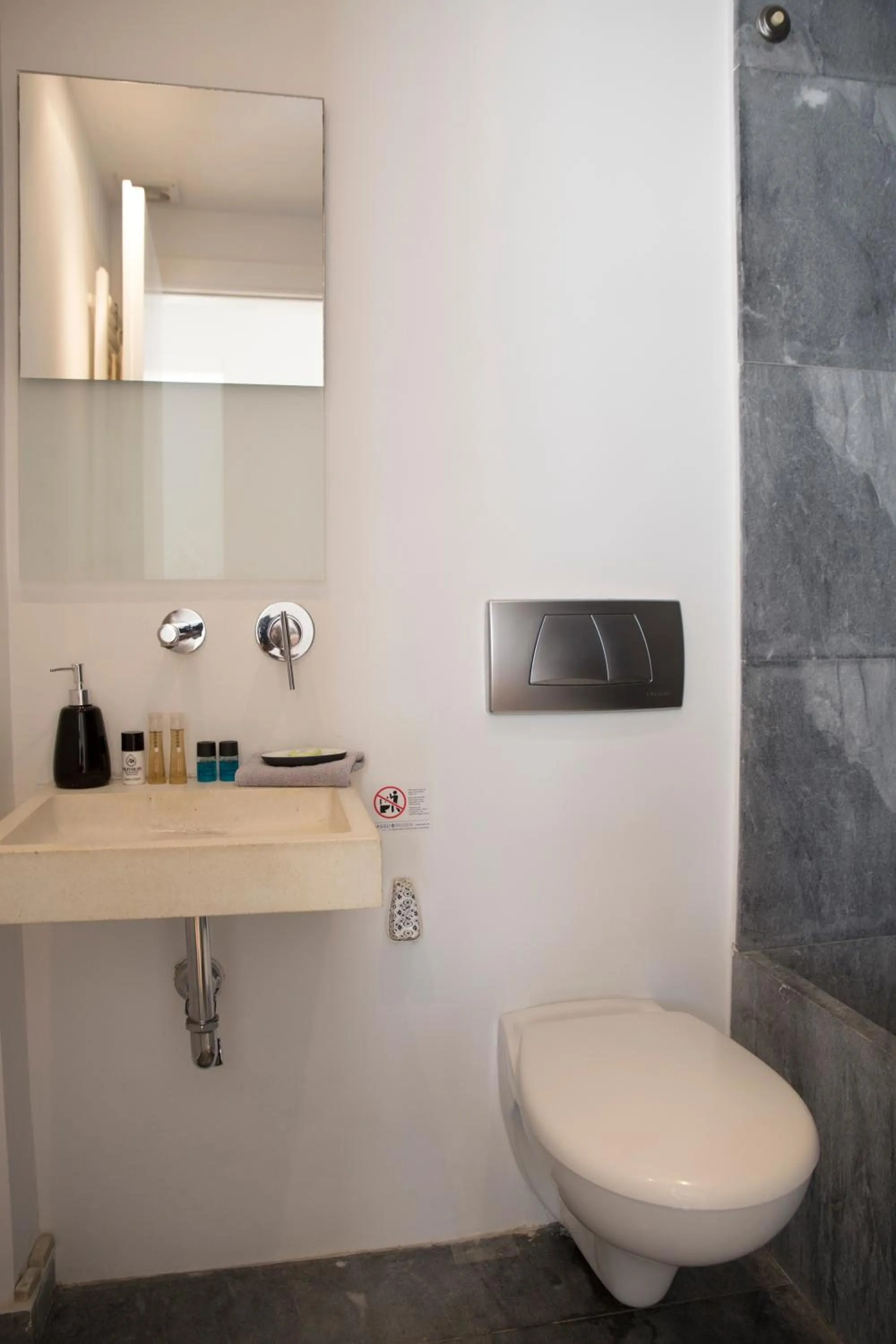 Bathroom in Infinity White Complex by GK Properties