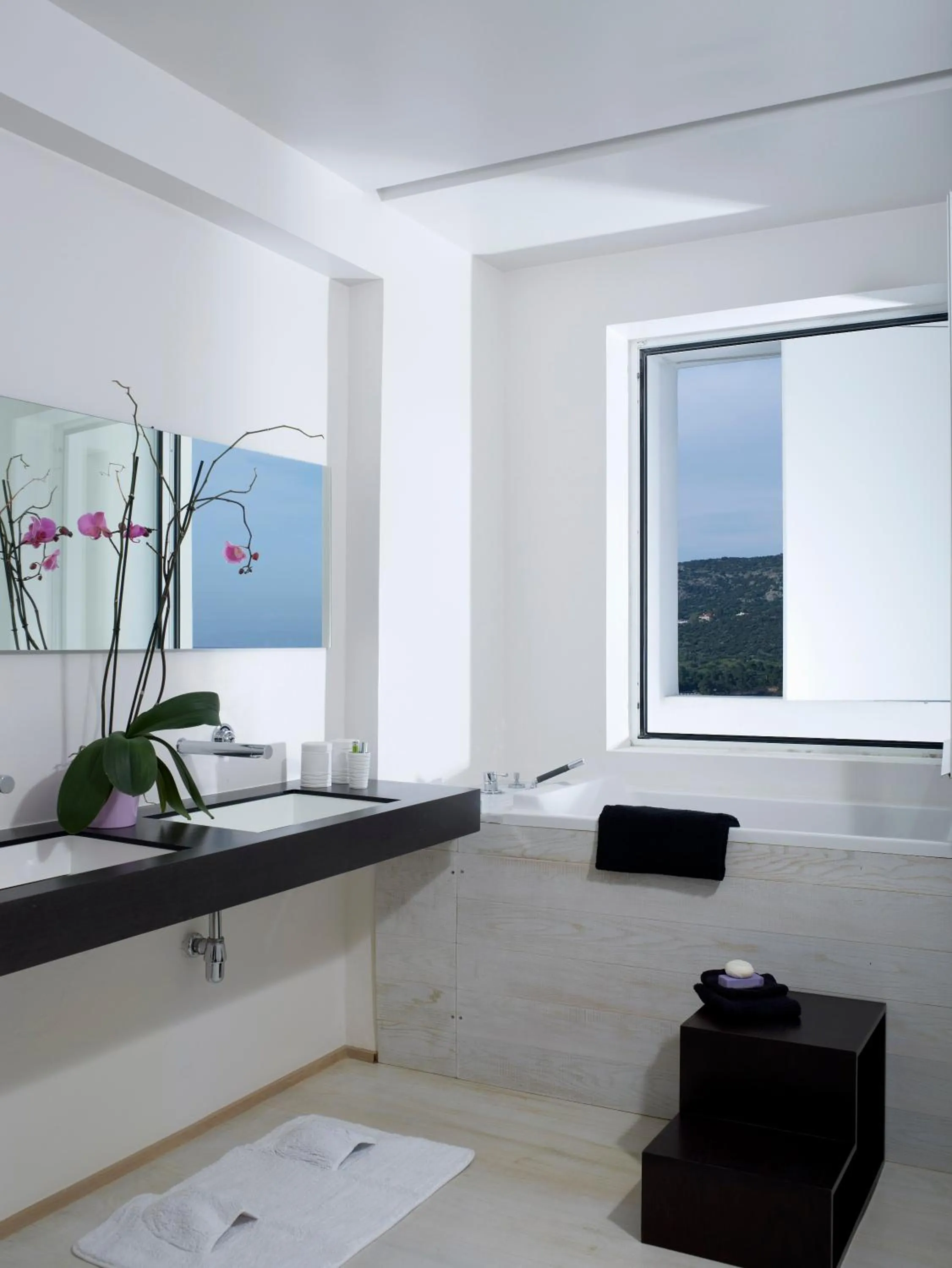 Bathroom in Infinity White Complex by GK Properties