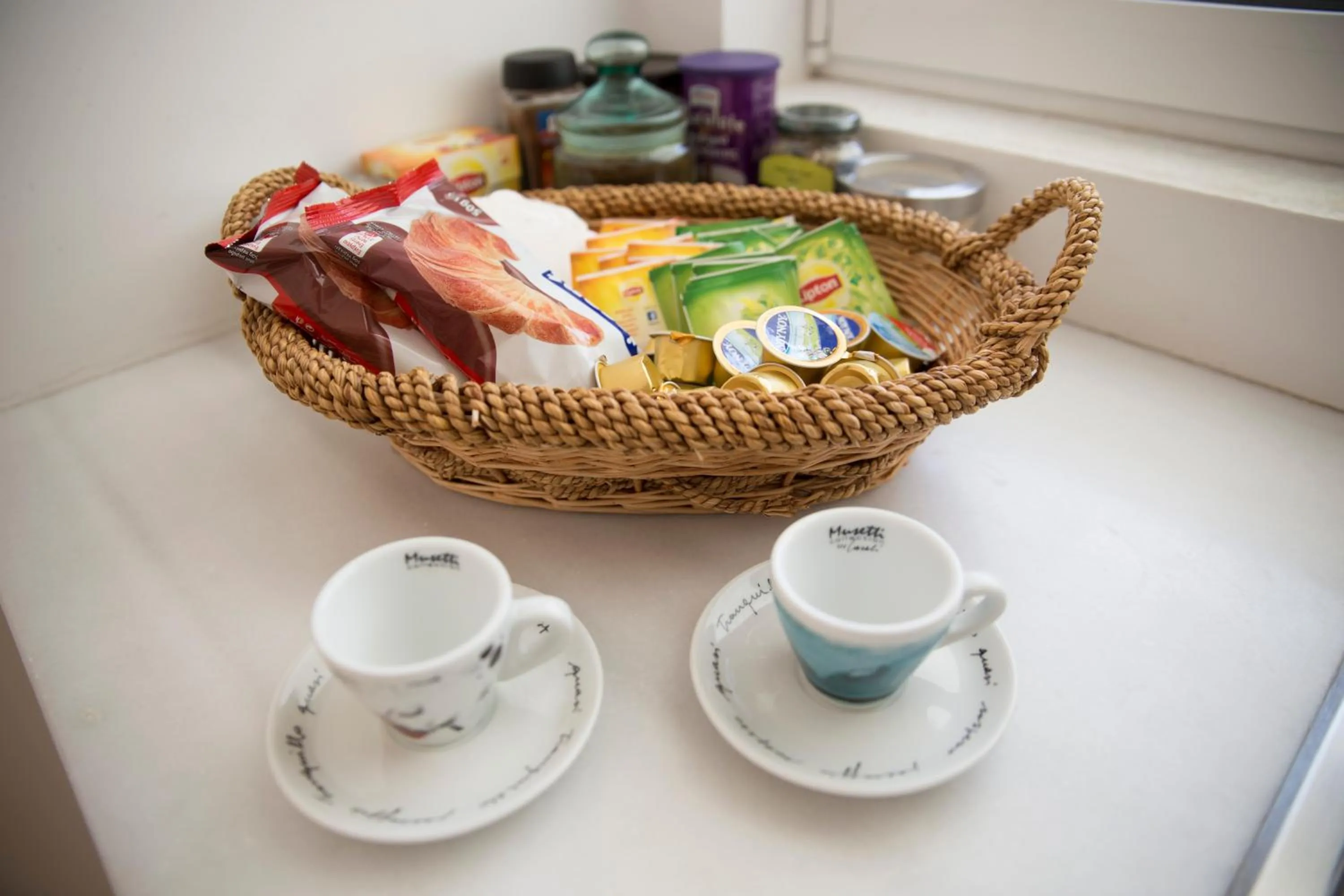 Food and drinks in Infinity White Complex by GK Properties