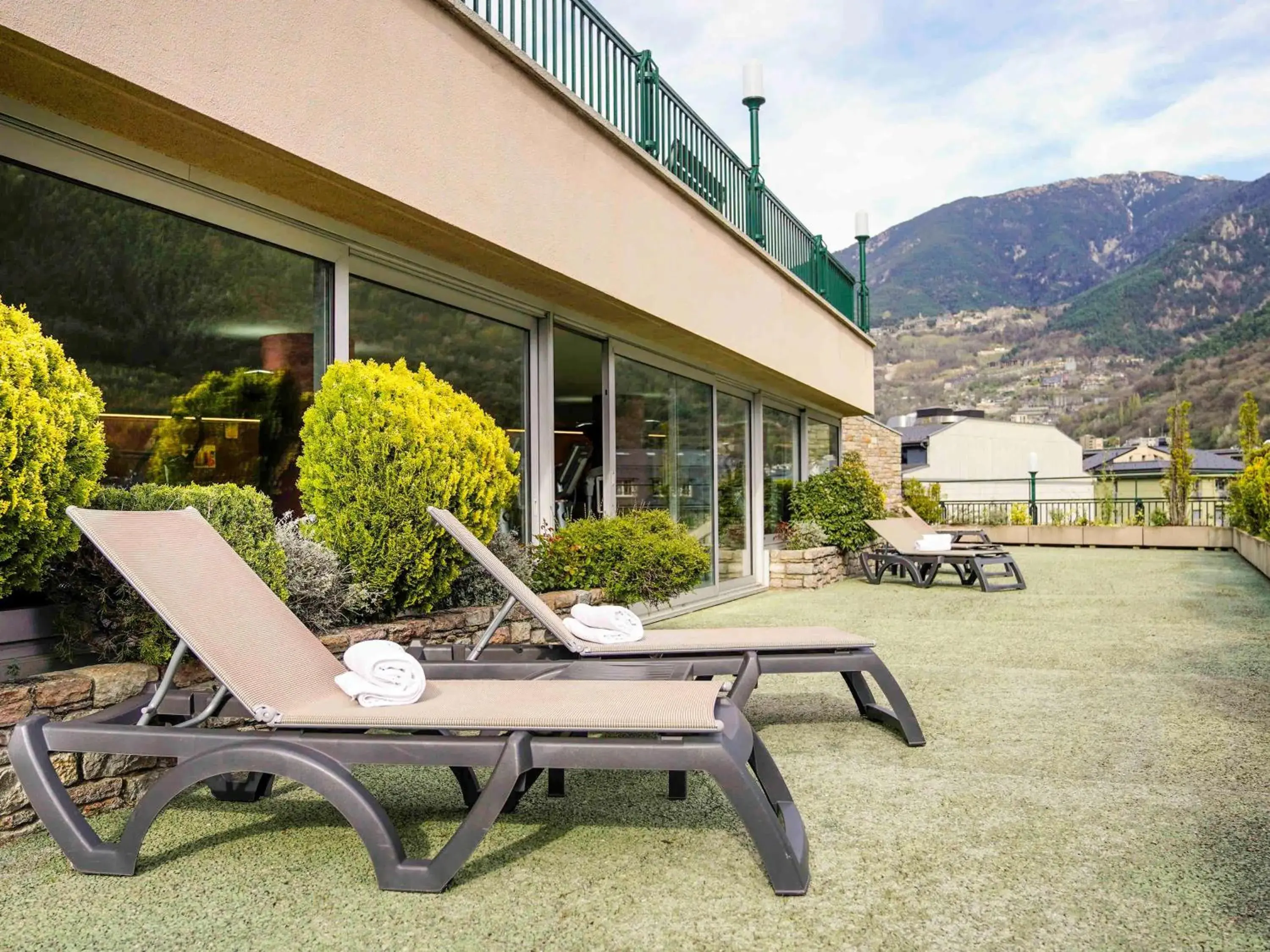 Pool view in Mercure Andorra Pool view in Mercure Andorra