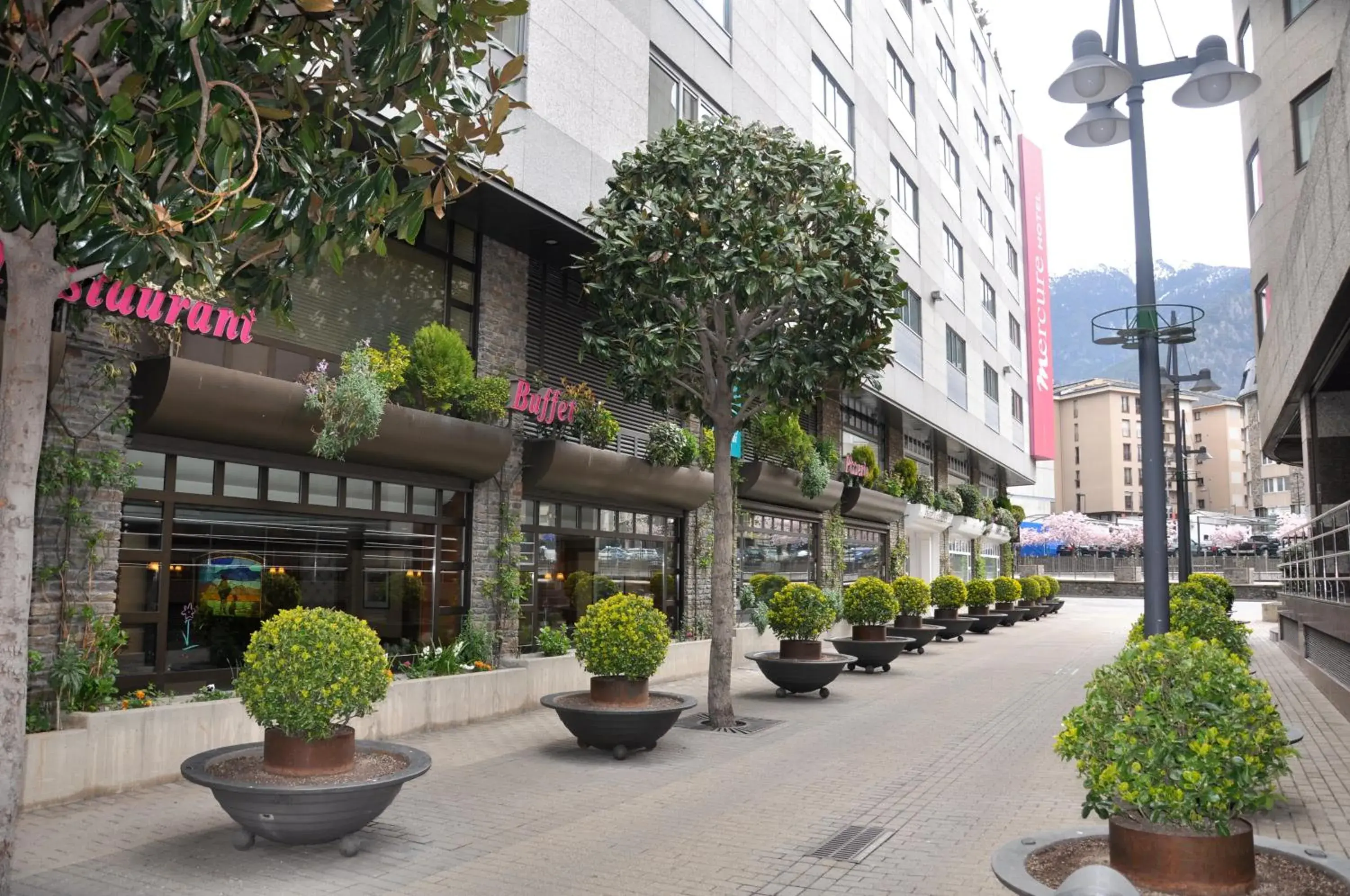 Facade/entrance in Mercure Andorra Facade/entrance in Mercure Andorra