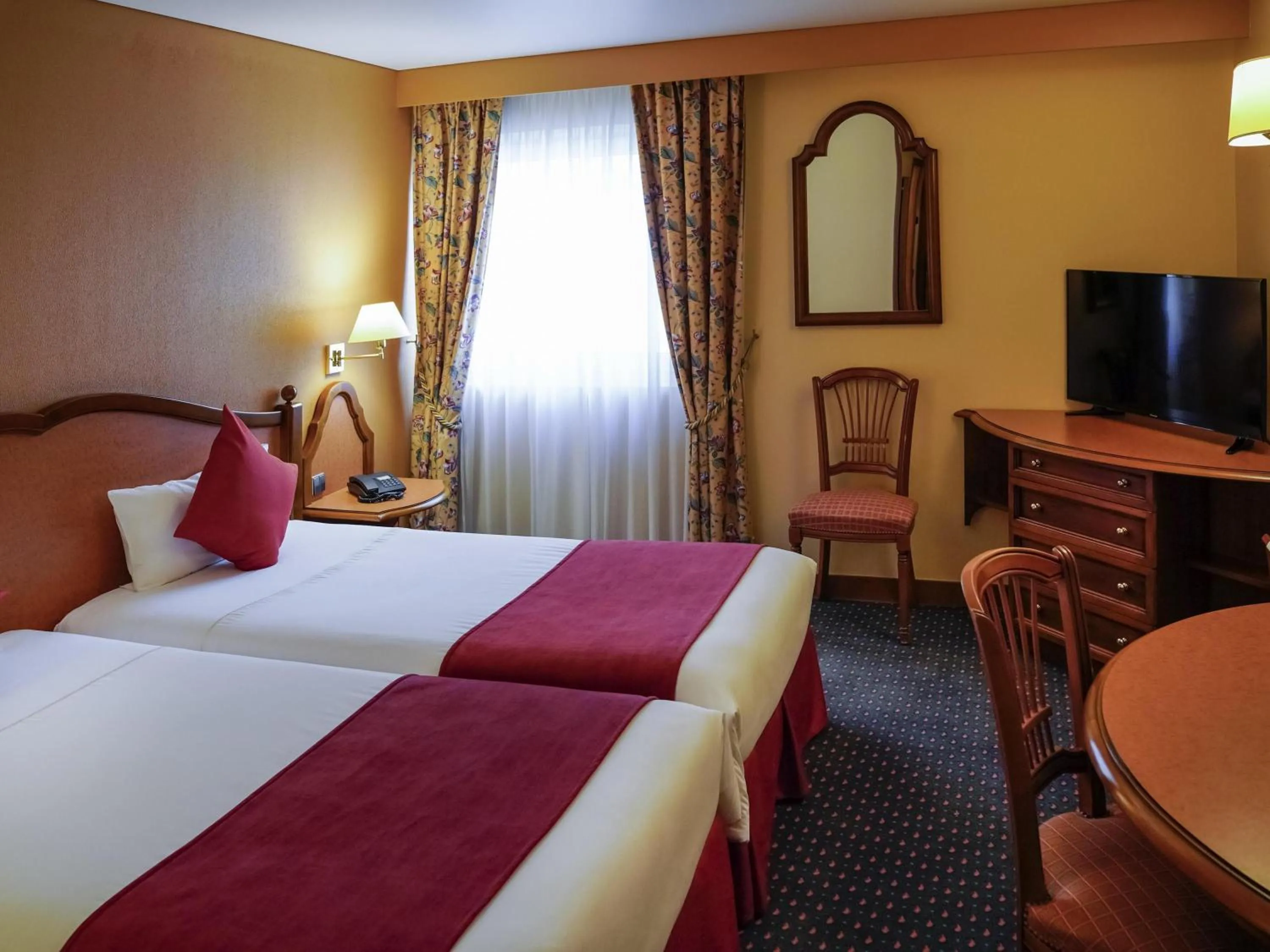 Bedroom, Bed in Mercure Andorra