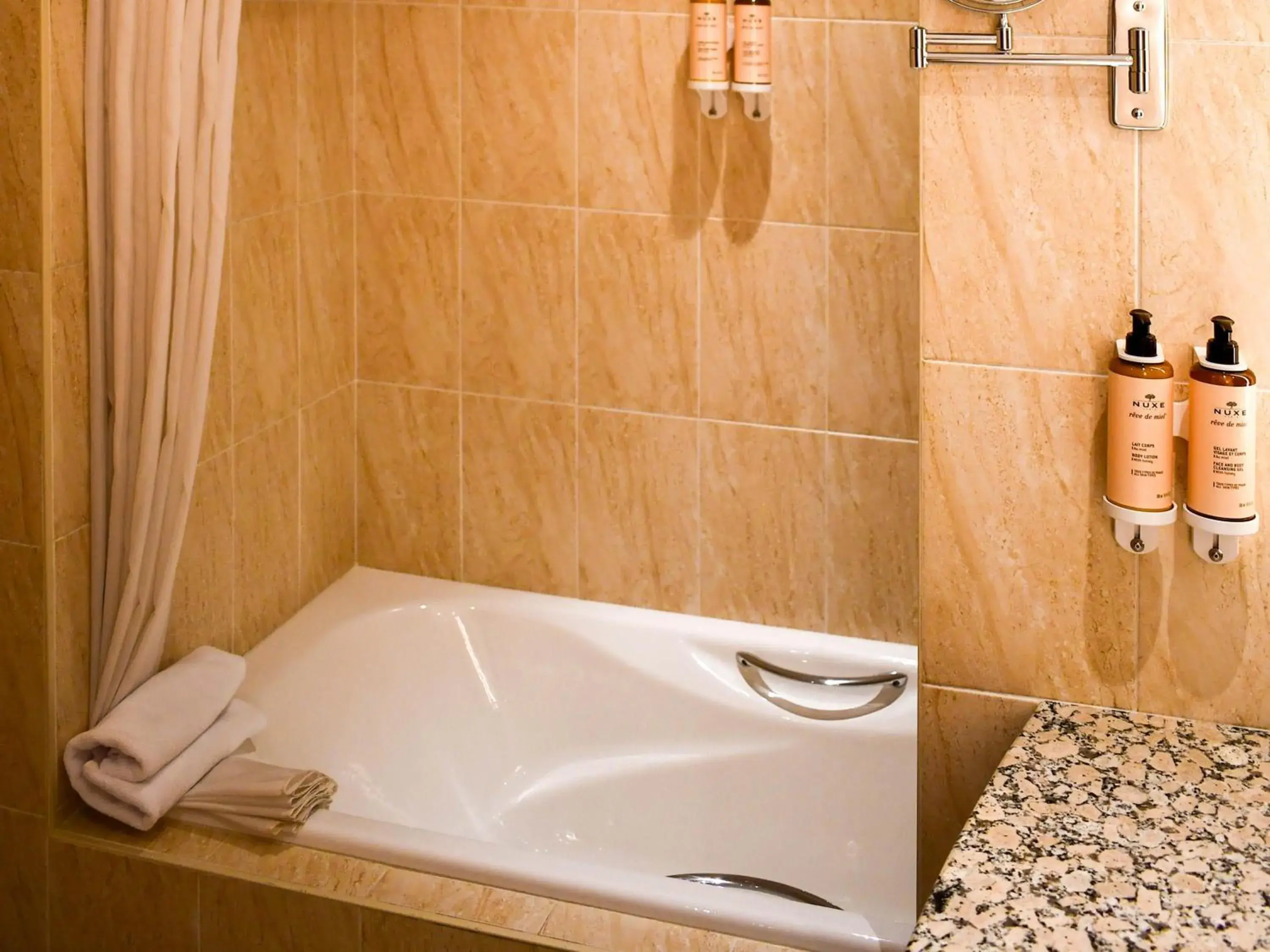 Bedroom in Mercure Andorra Bedroom in Mercure Andorra