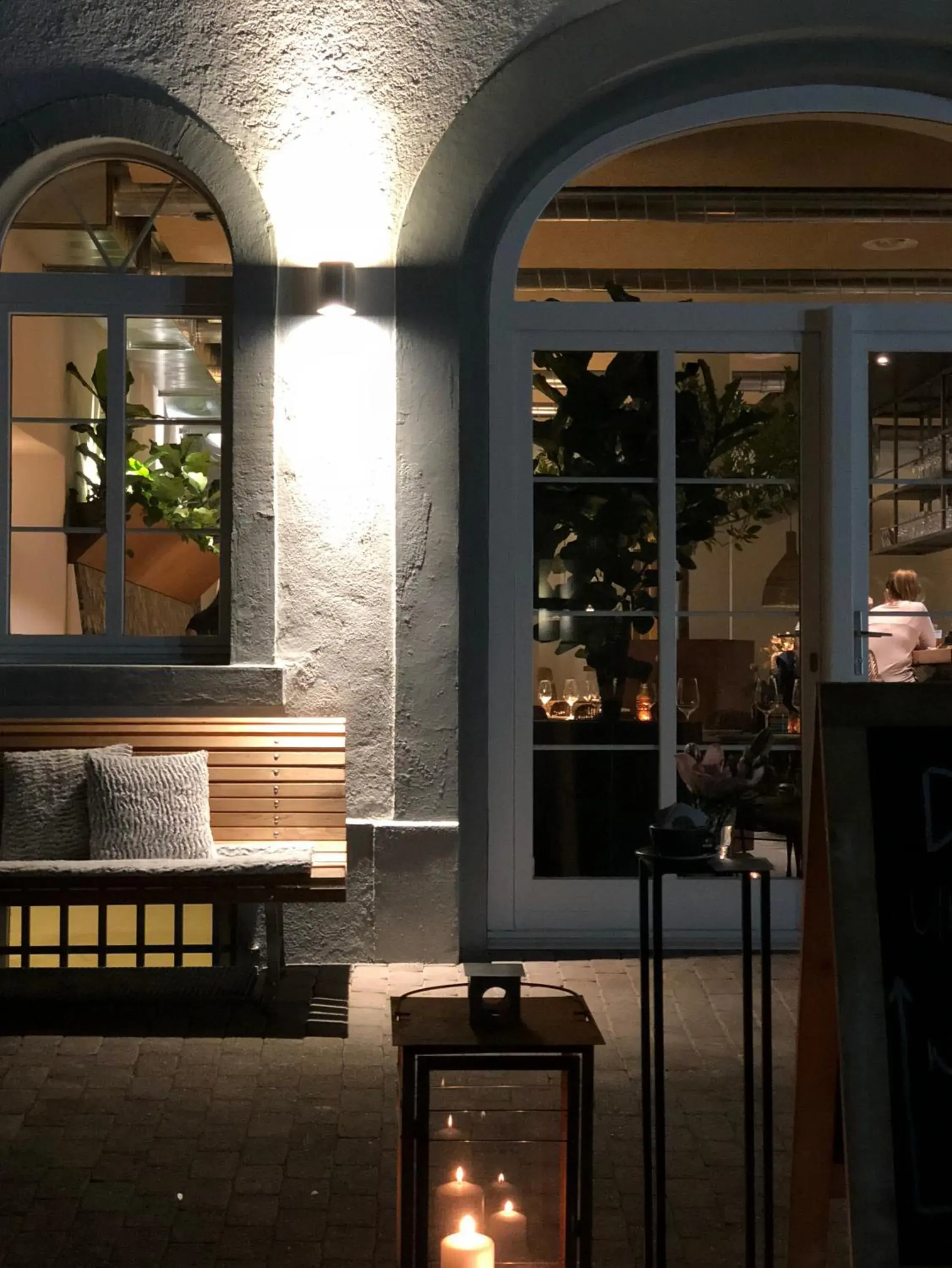 Restaurant/places to eat in River Residence Restaurant/places to eat in River Residence