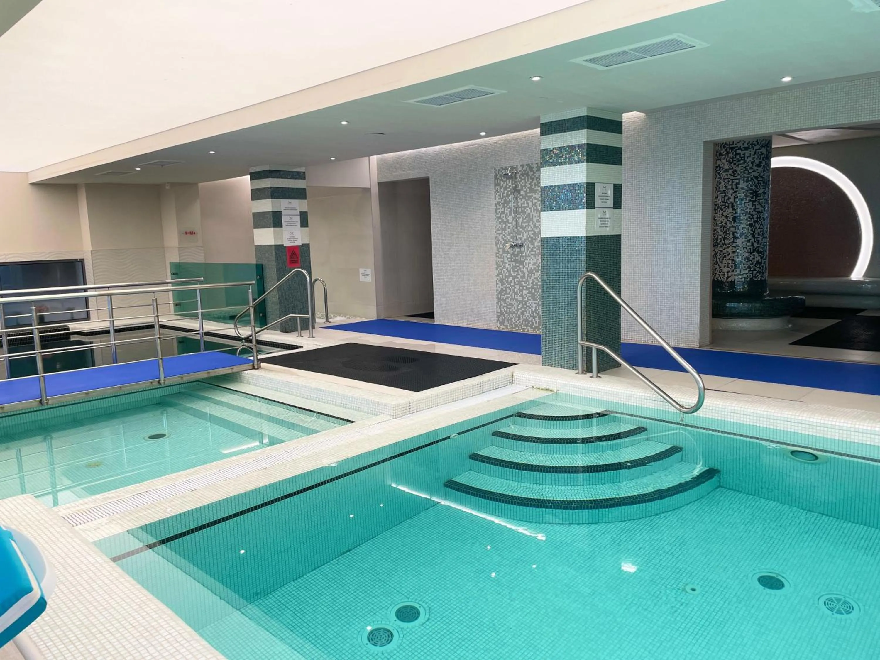 Swimming pool in Hotel Olanesti & Spa Medical