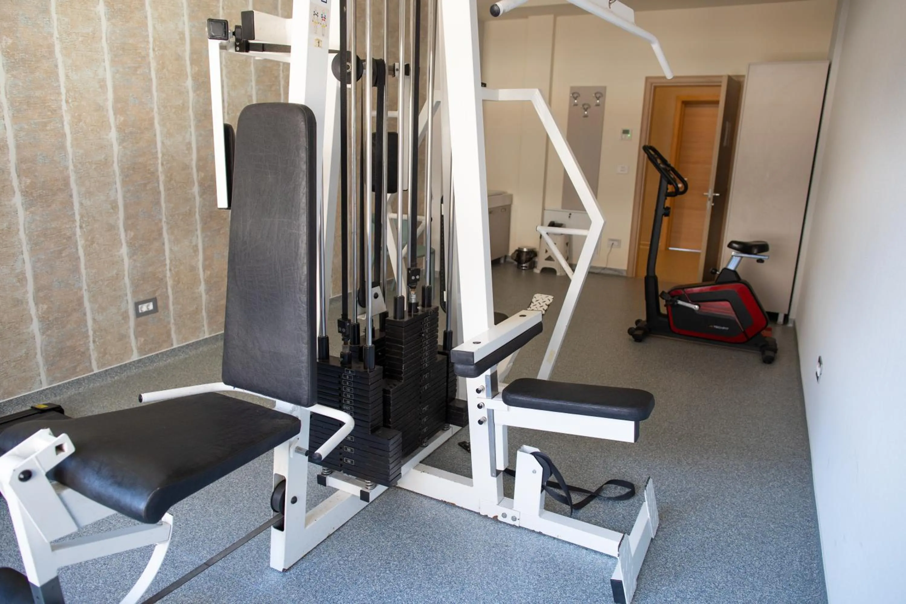 Fitness centre/facilities in Hotel Olanesti & Spa Medical