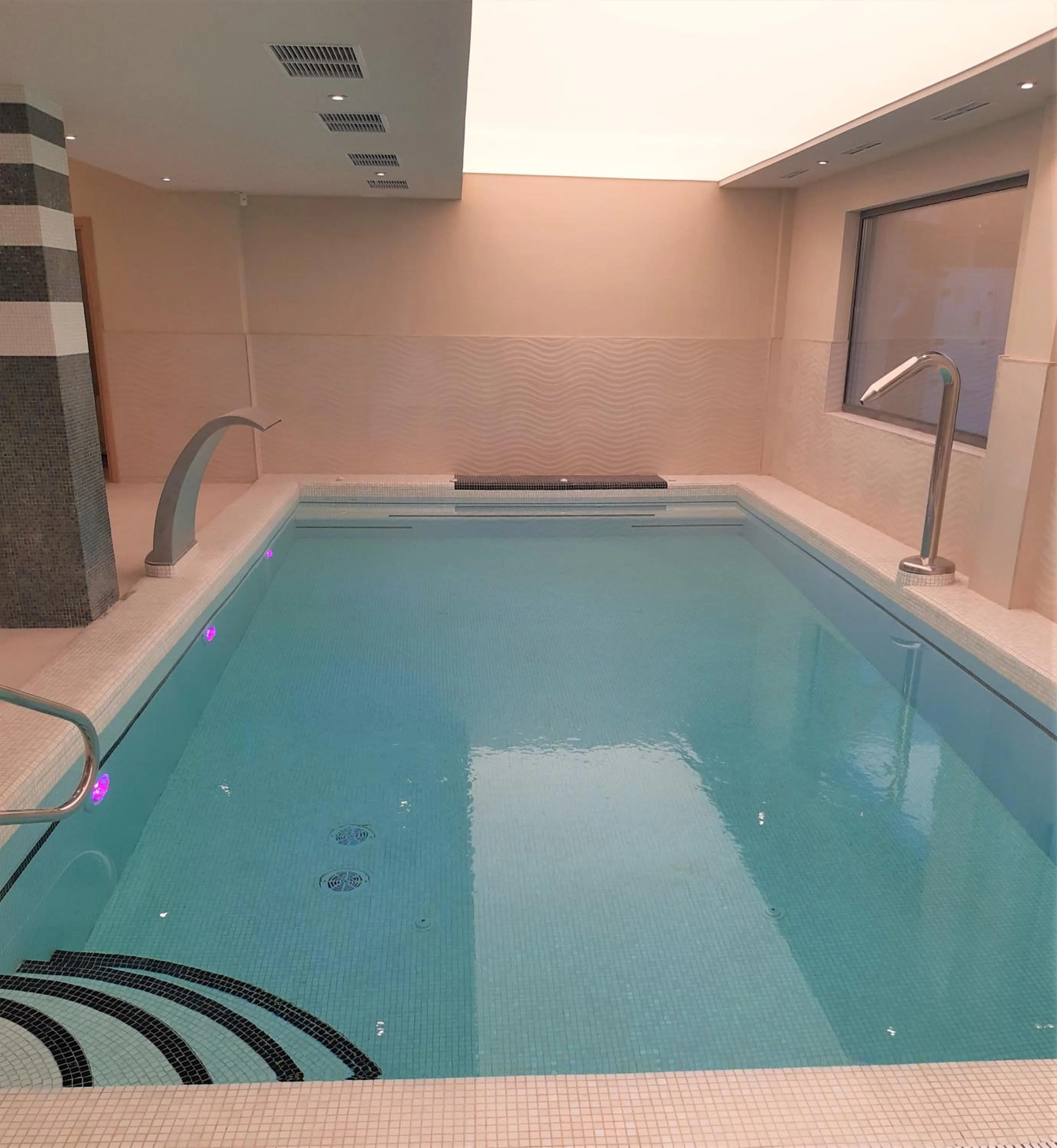 Swimming pool in Hotel Olanesti & Spa Medical