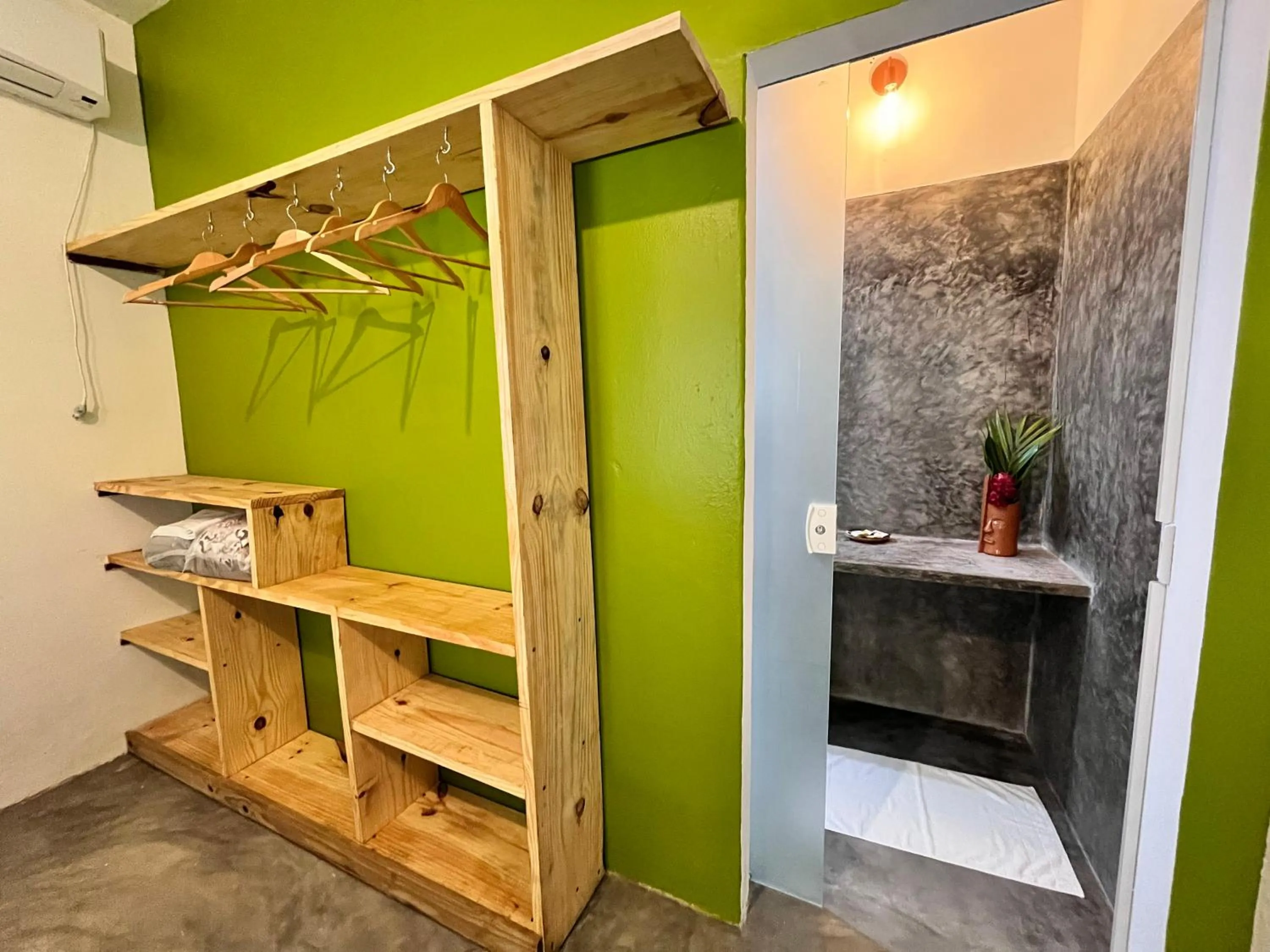 wardrobe in Pousada Nascente do Sol