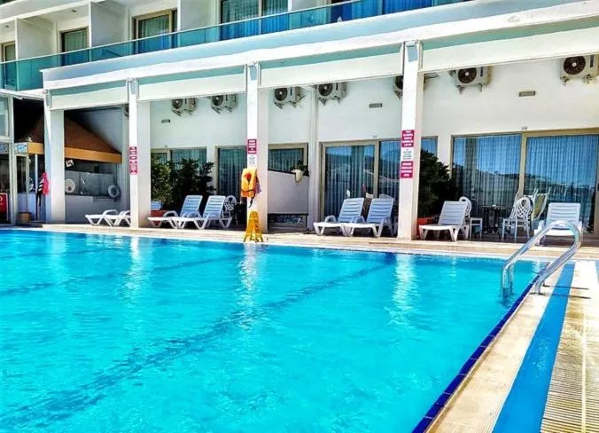 Swimming pool in Ceti̇n Presti̇ge Resort