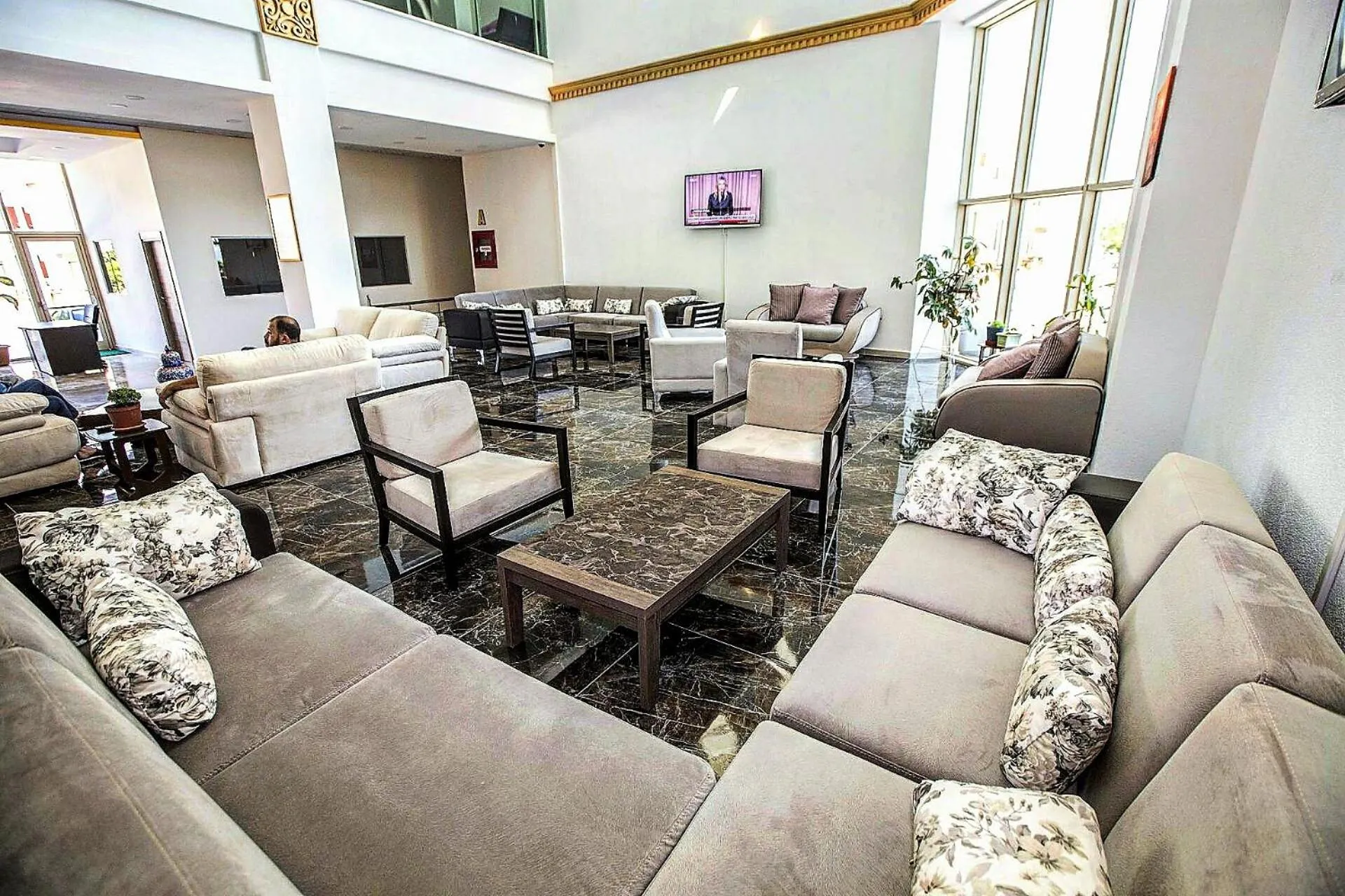 Communal lounge/ TV room in Ceti̇n Presti̇ge Resort