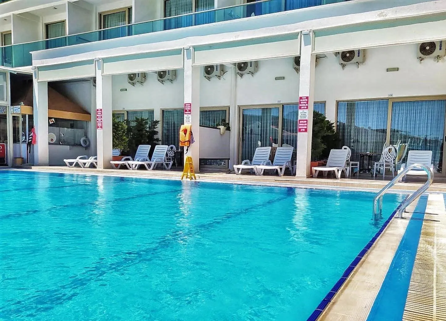 Swimming pool in Ceti̇n Presti̇ge Resort